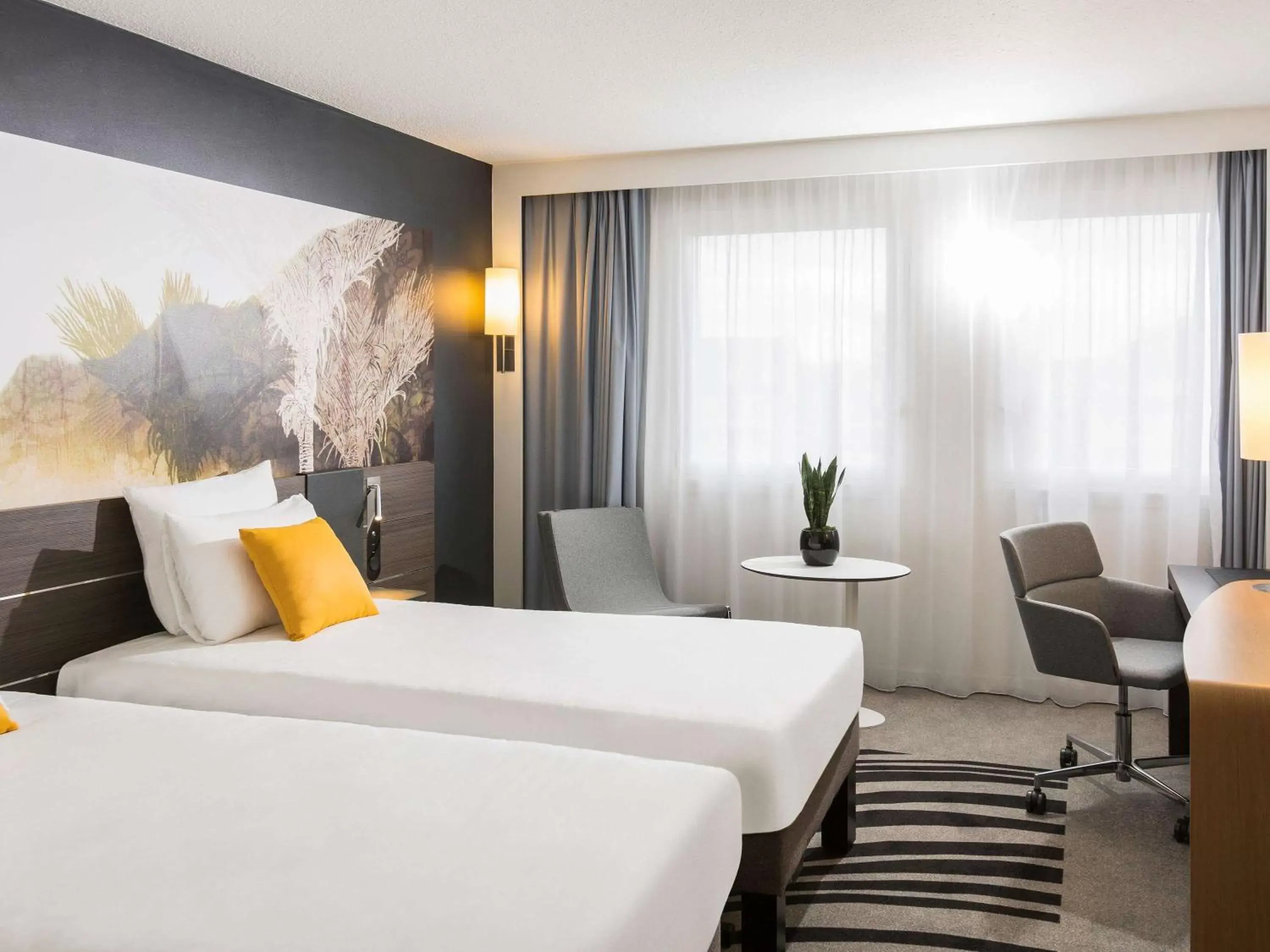 Bedroom, Bed in Novotel Strasbourg Centre Halles