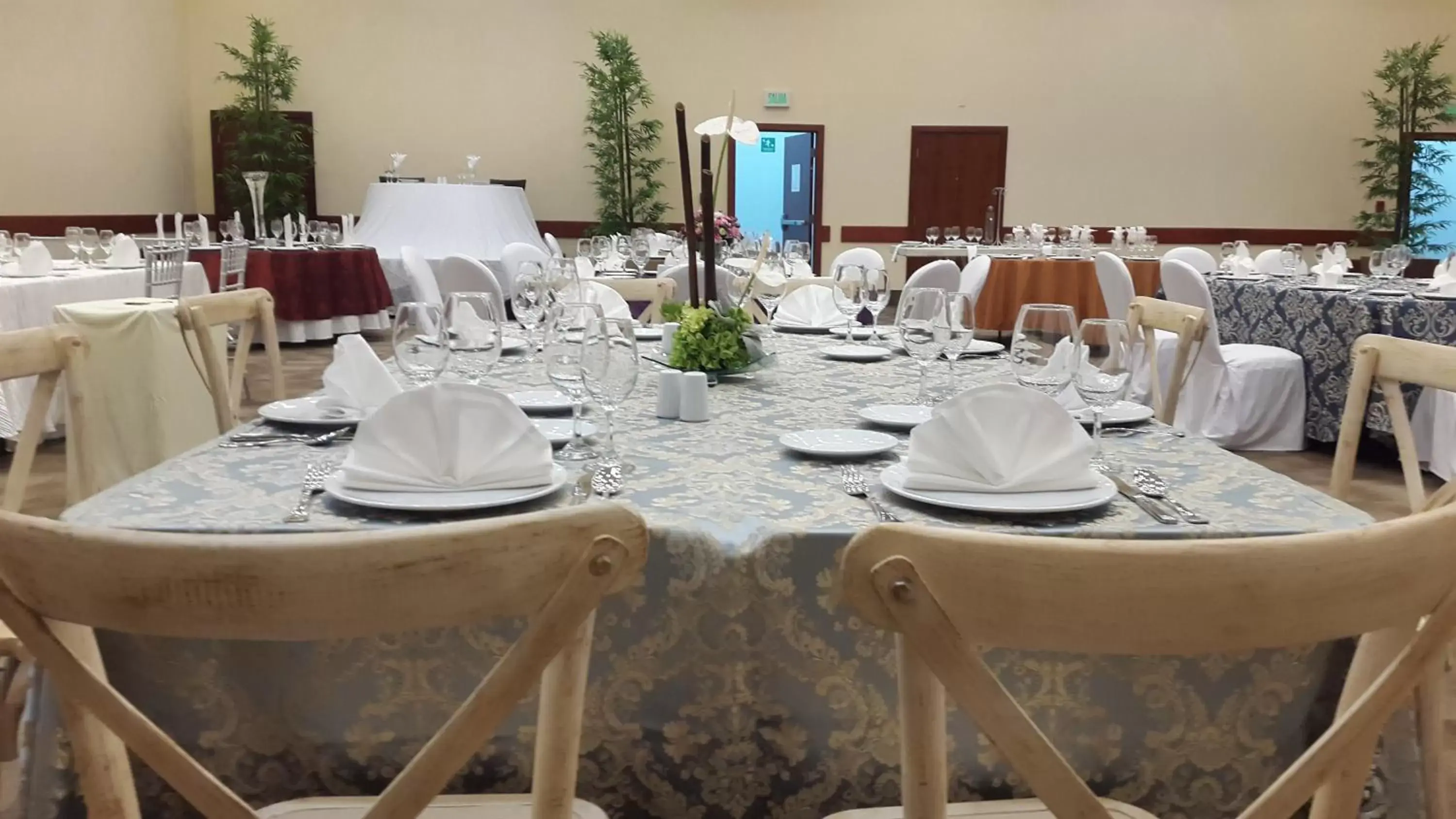 Banquet/Function facilities, Restaurant/Places to Eat in Holiday Inn & Suites Plaza Mayor, an IHG Hotel