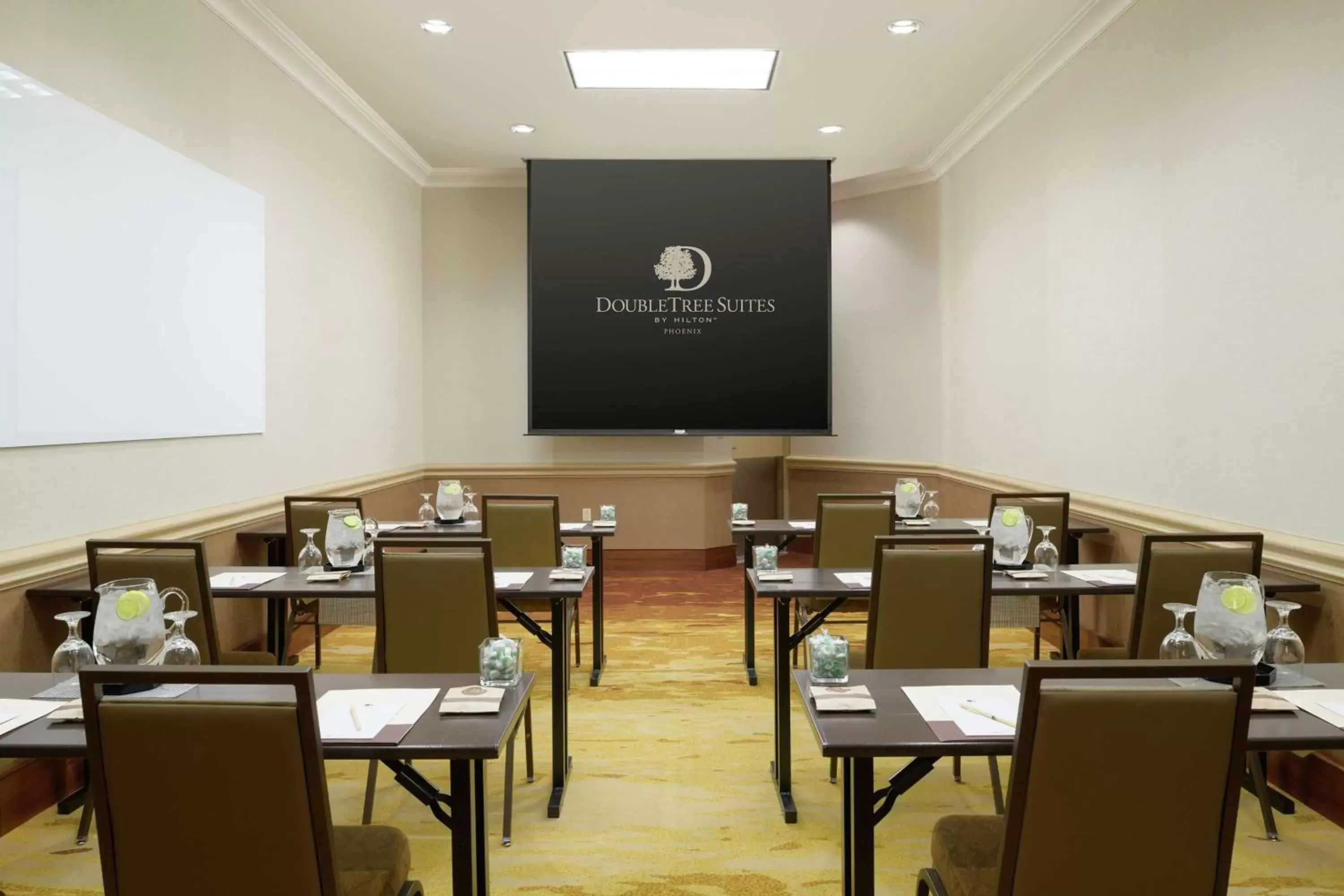 Meeting/conference room, Restaurant/Places to Eat in DoubleTree Suites by Hilton Phoenix