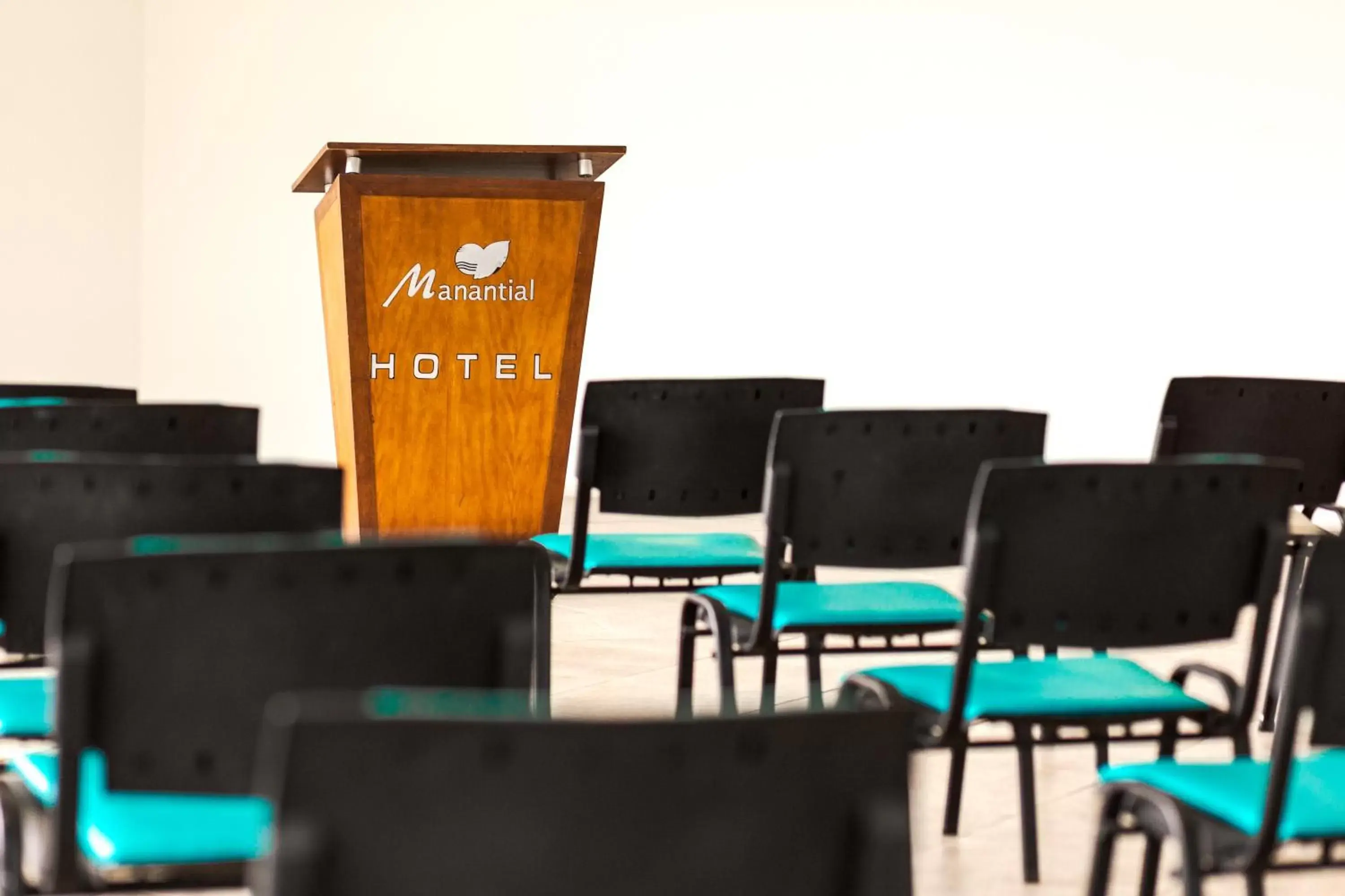 Seating area in Hotel Manantial Melgar