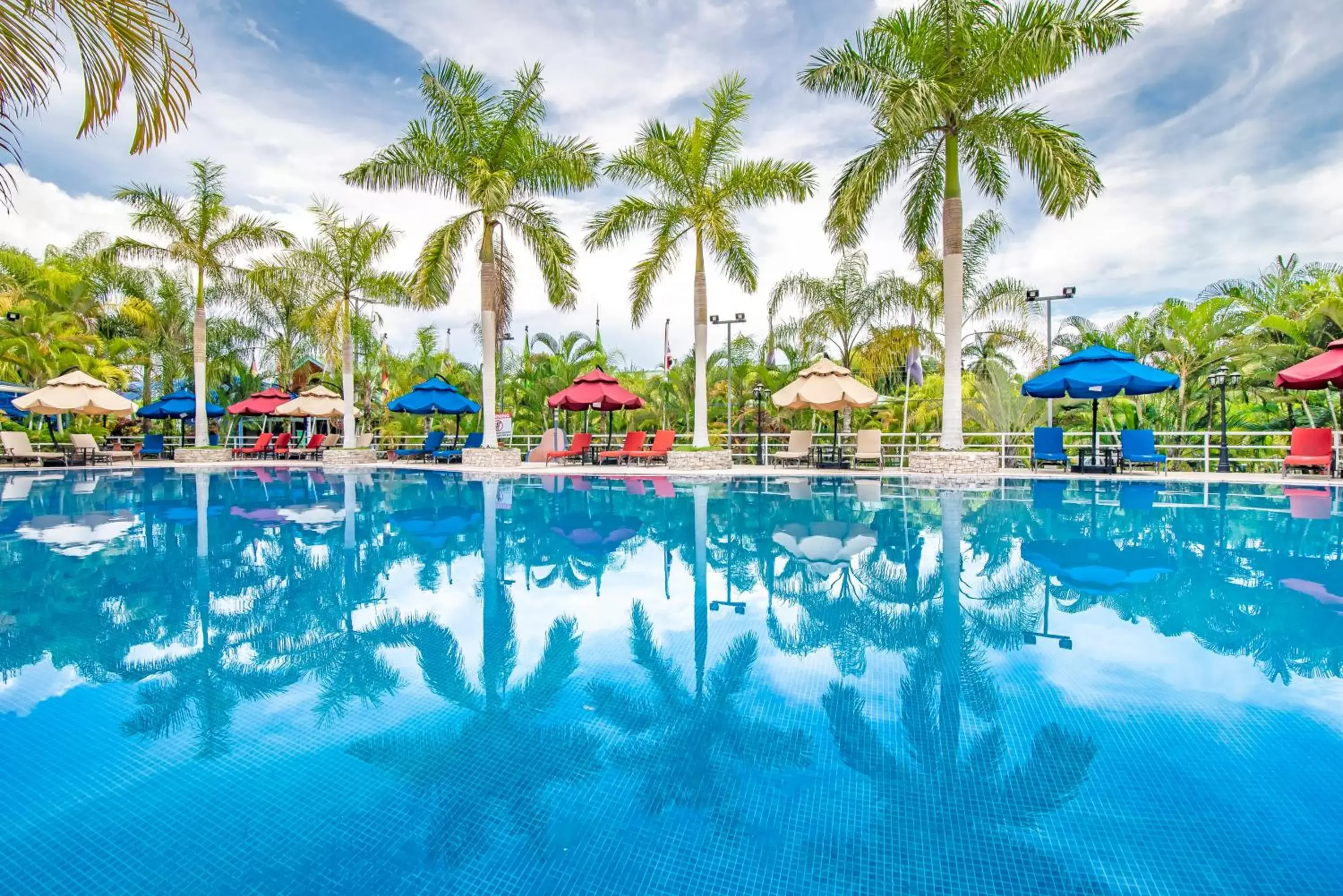 Swimming Pool in Hotel Casa Roland Golfito Resort