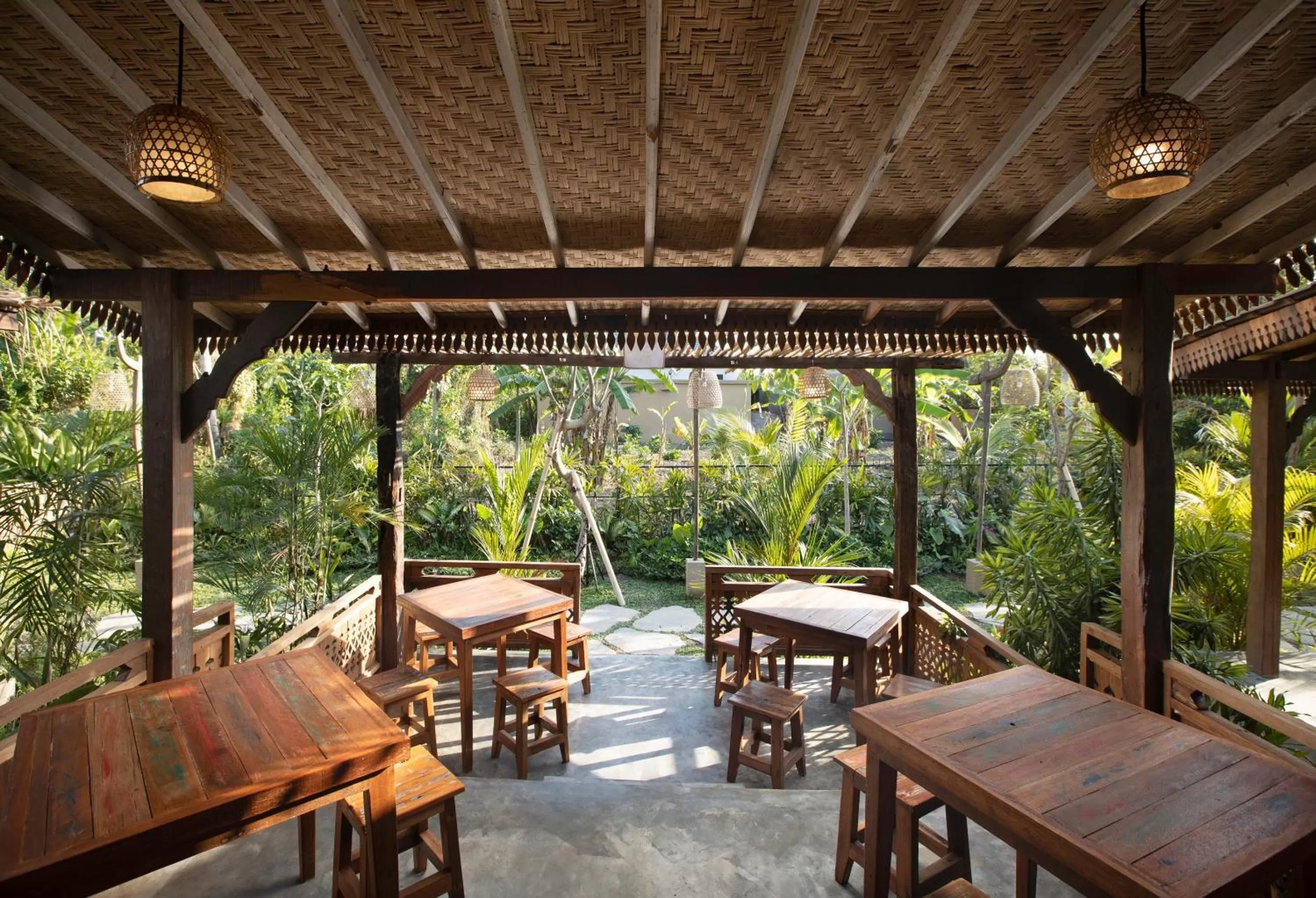 Restaurant/places to eat in Green Space Villa