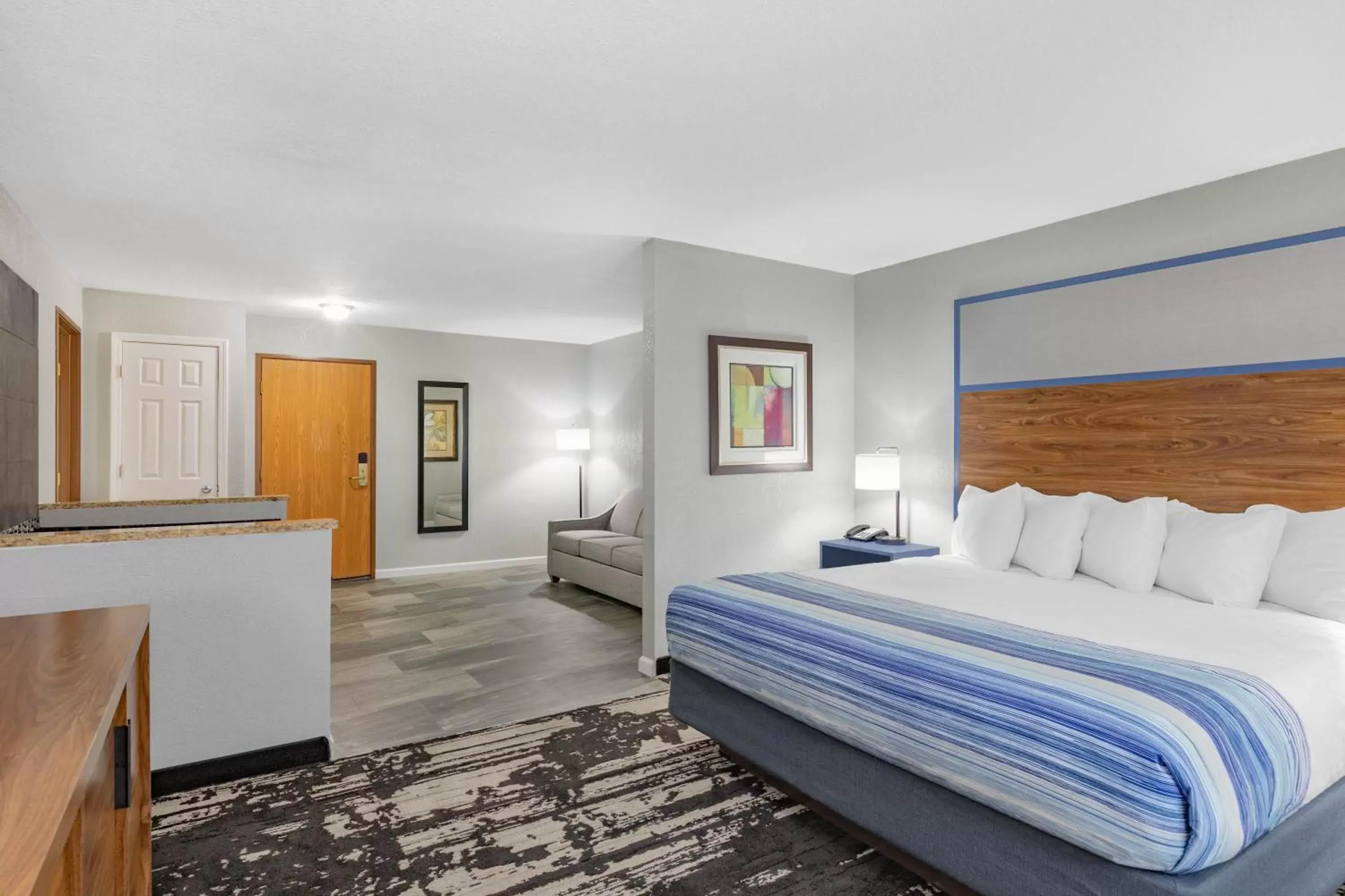 Photo of the whole room, Bed in AmericInn by Wyndham Pella