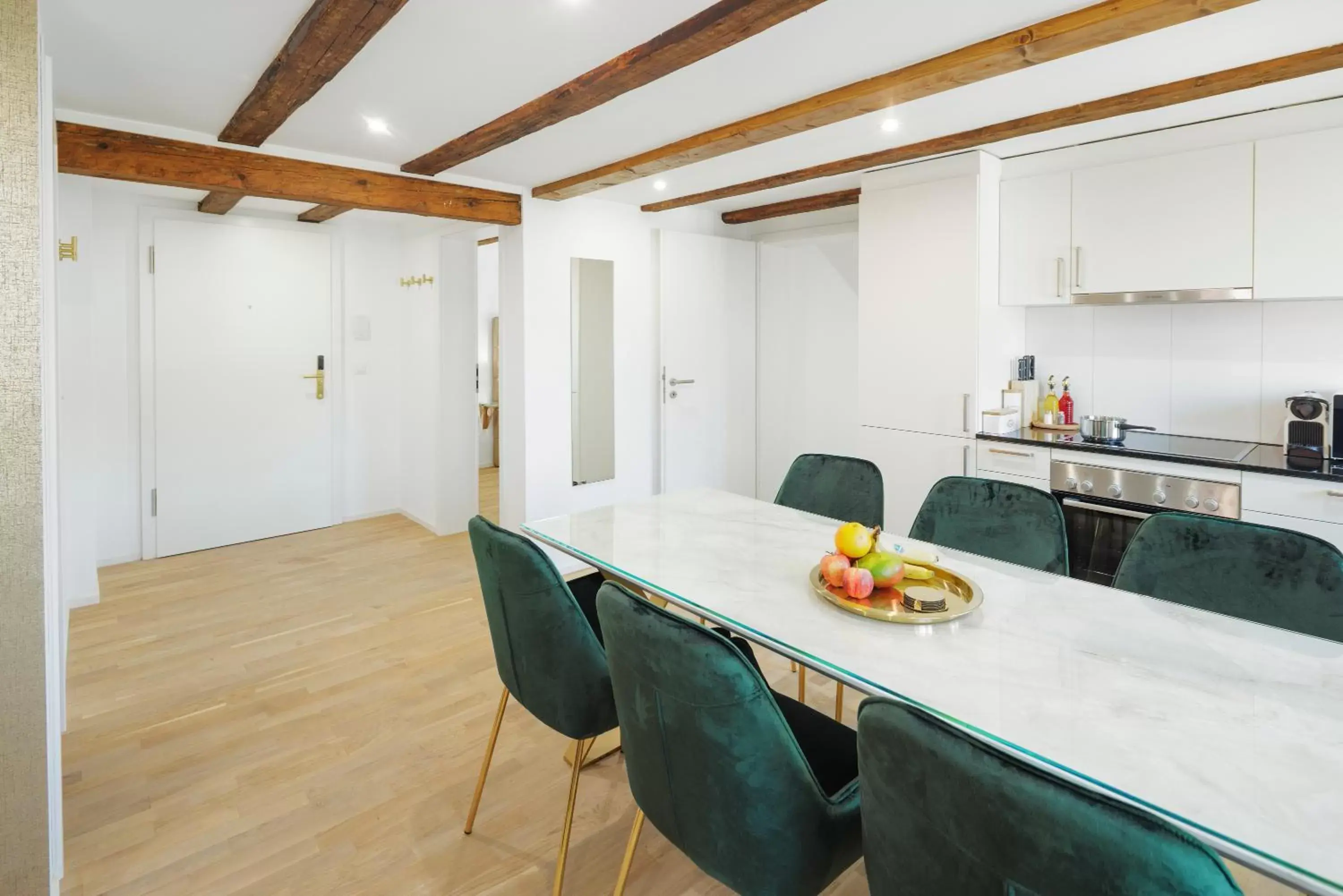 Kitchen or kitchenette, Dining Area in EH Apartments Saturn