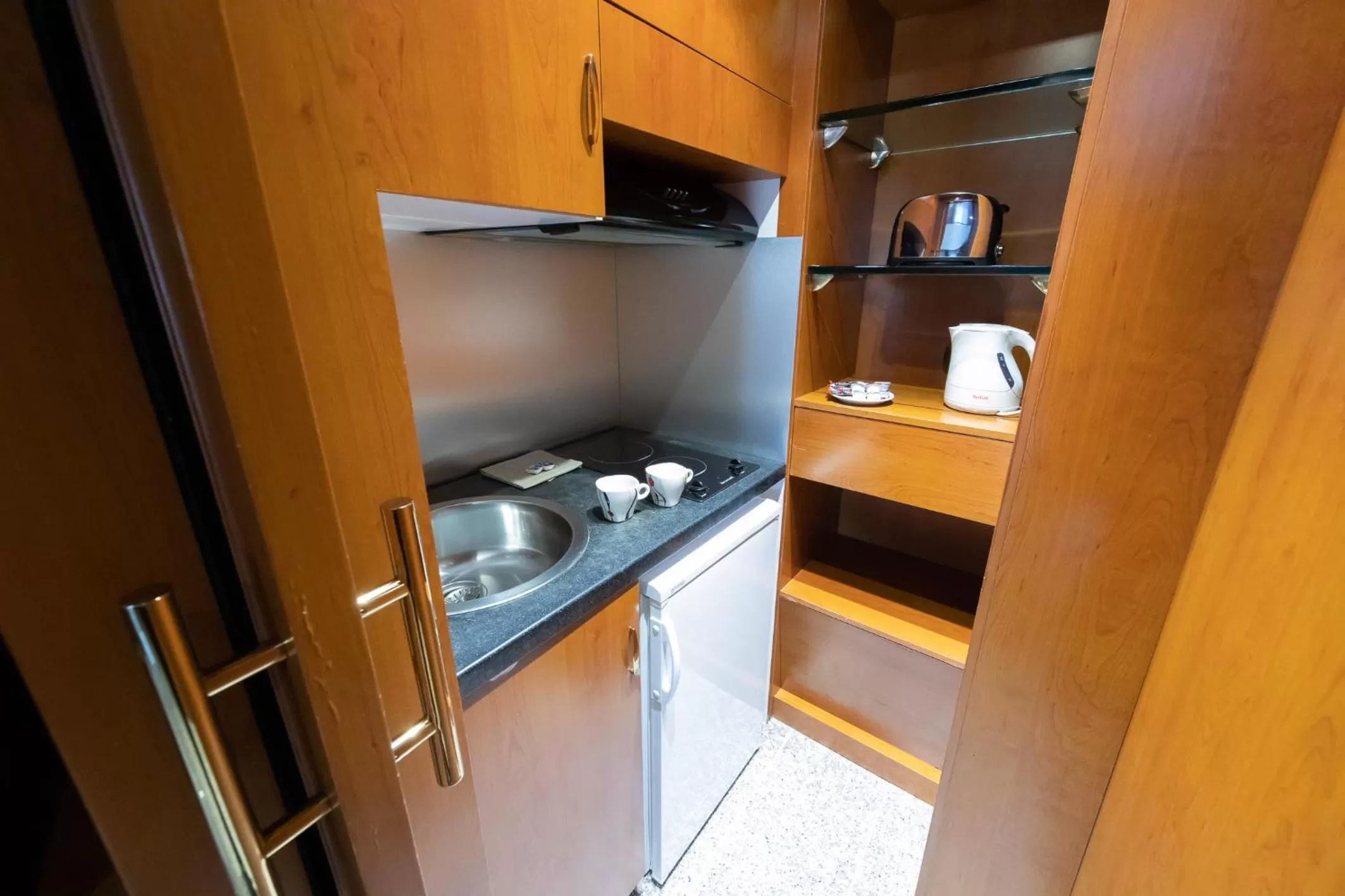 Coffee/tea facilities in Goldstar Apartments & Suites