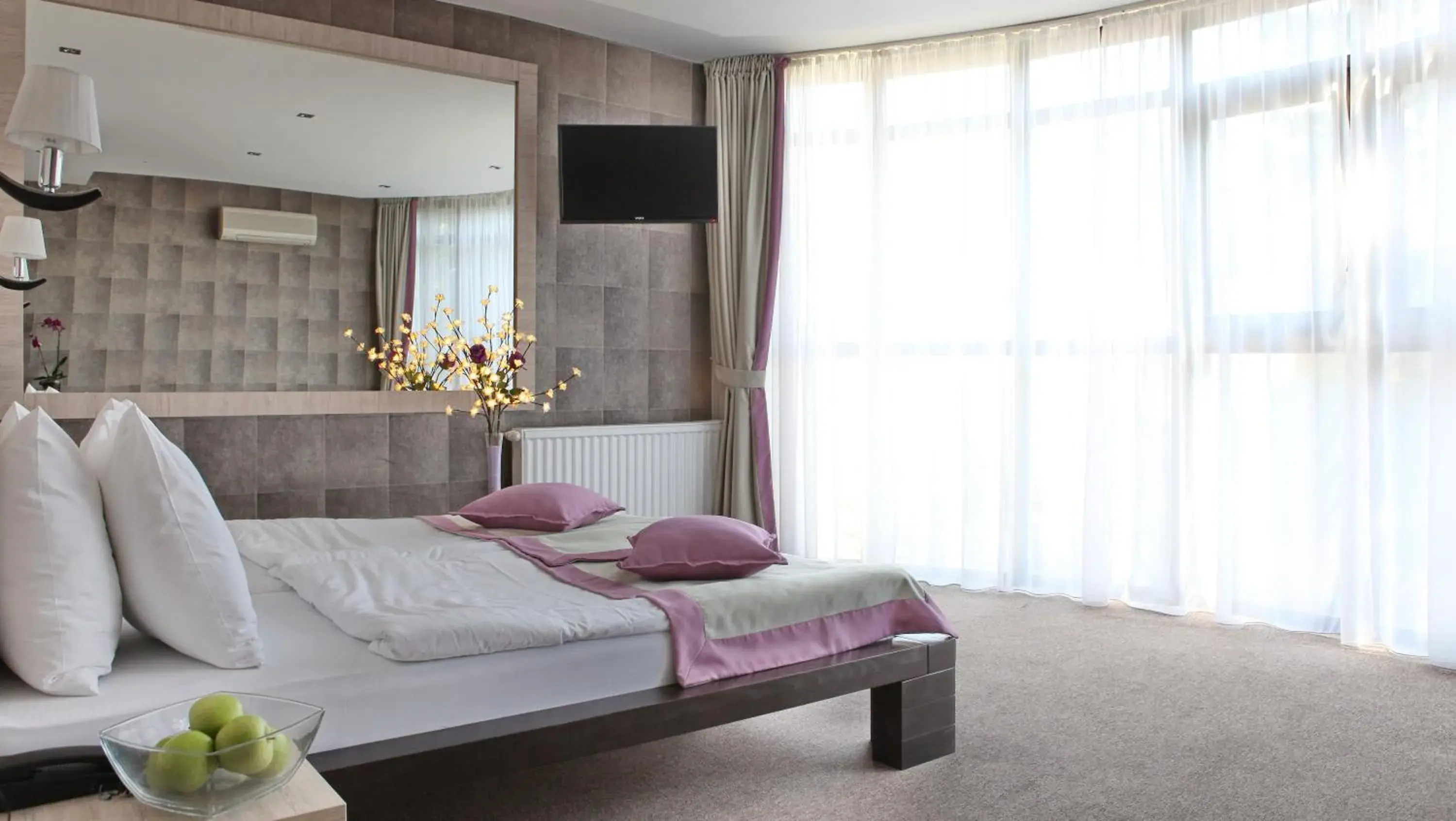 Bed, Seating Area in Garni Hotel Vozarev