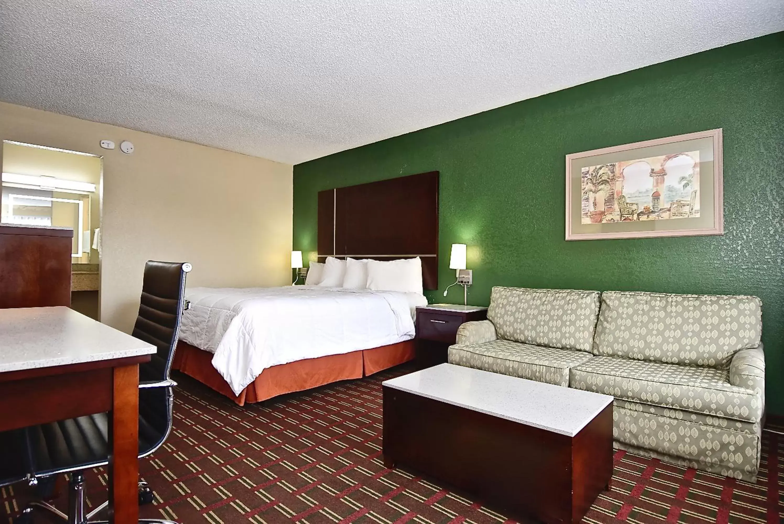 Bedroom in SureStay Hotel by Best Western Sarasota Lido Beach