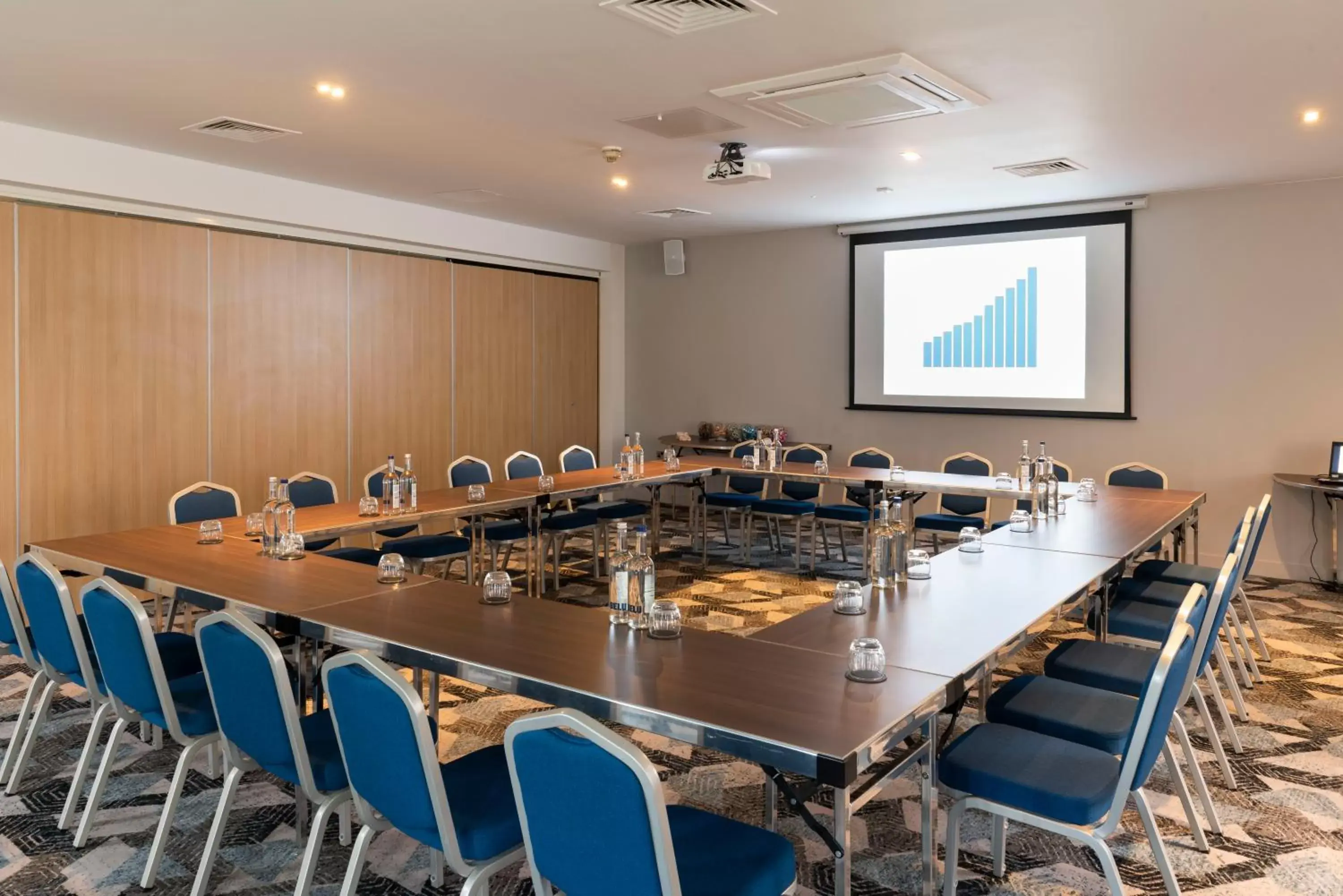 Meeting/conference room in Holiday Inn Birmingham M6, Jct7, an IHG Hotel