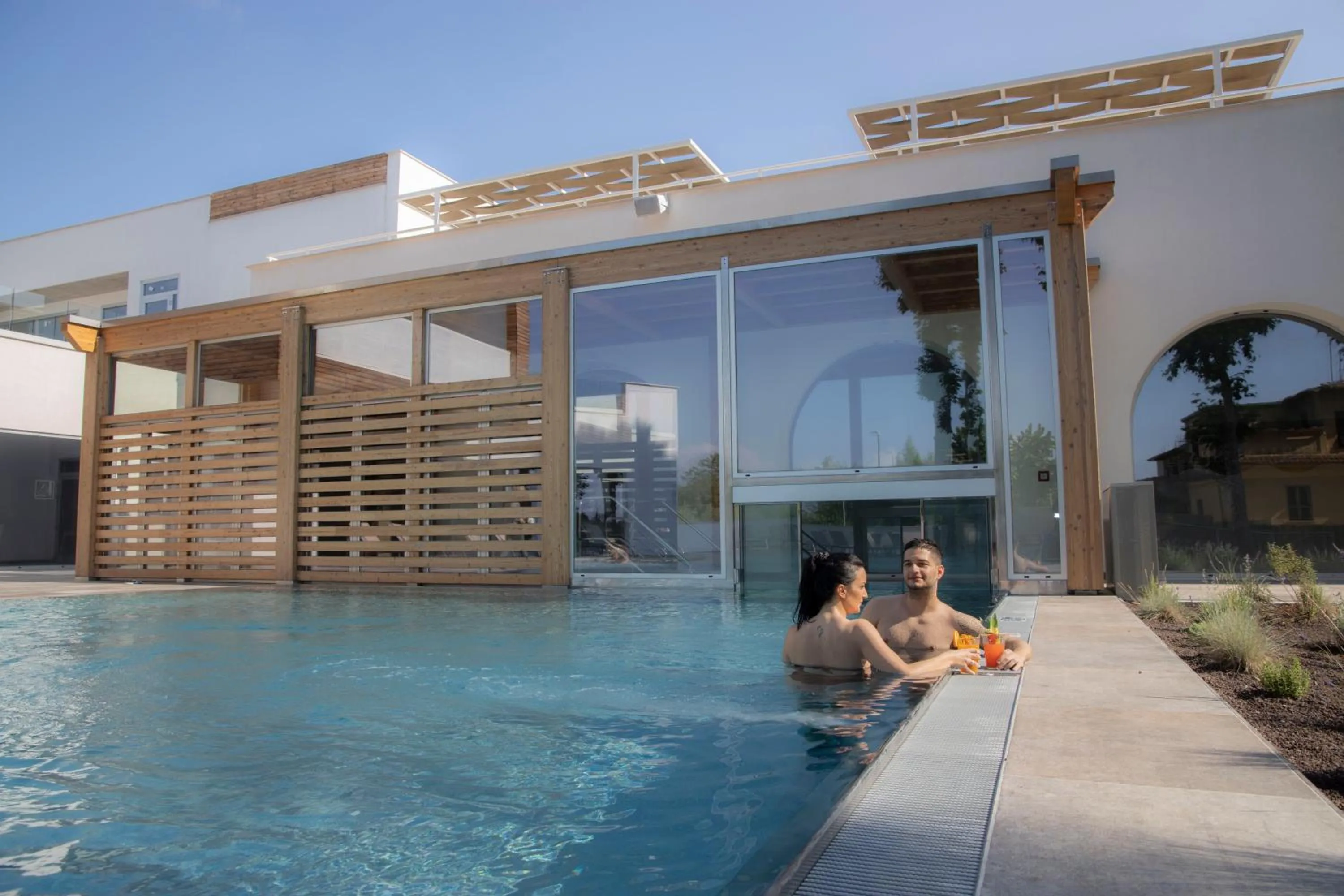 Swimming pool in Hotel Fontana Olente