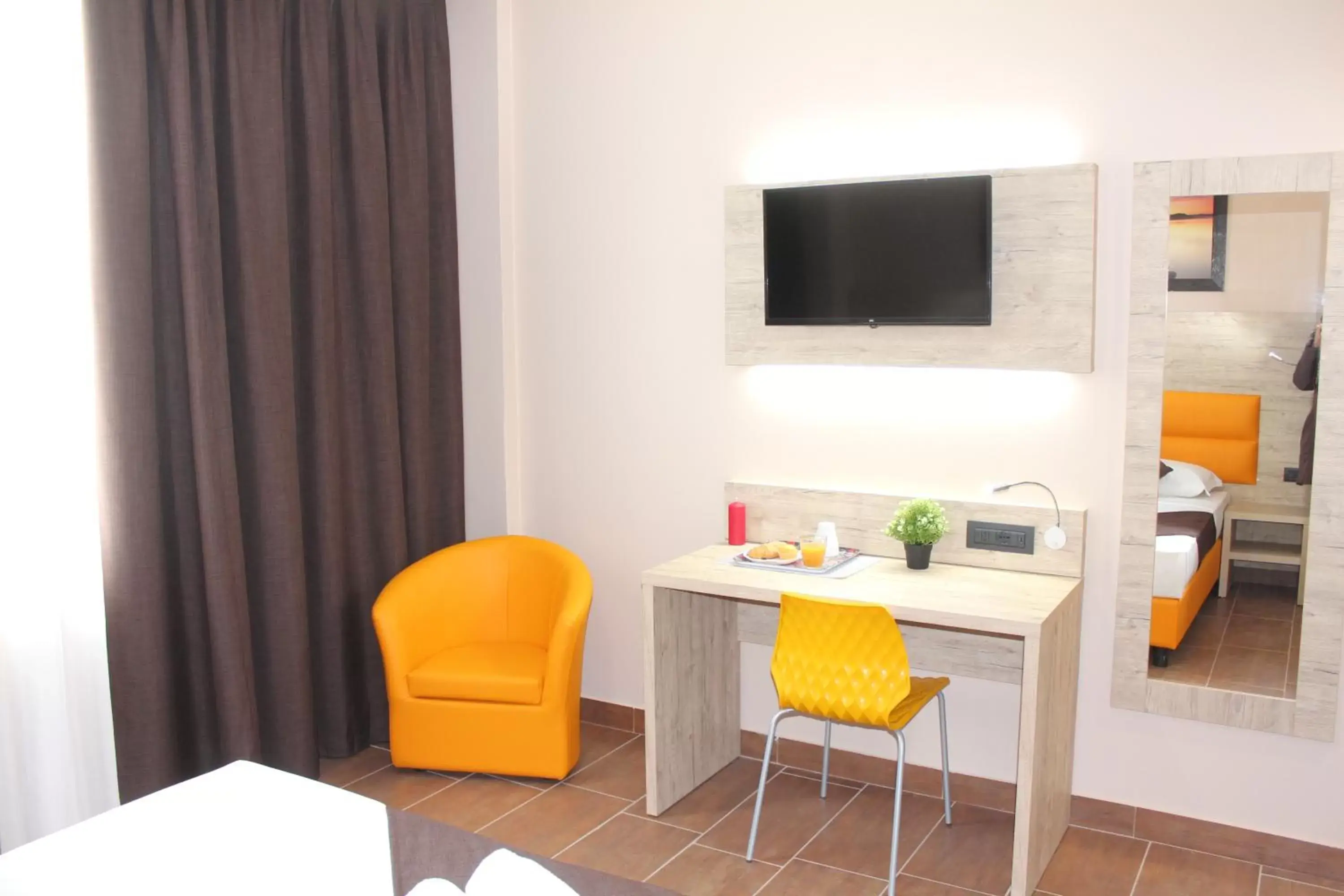 TV and multimedia, TV/Entertainment Center in Hotel Giacosa