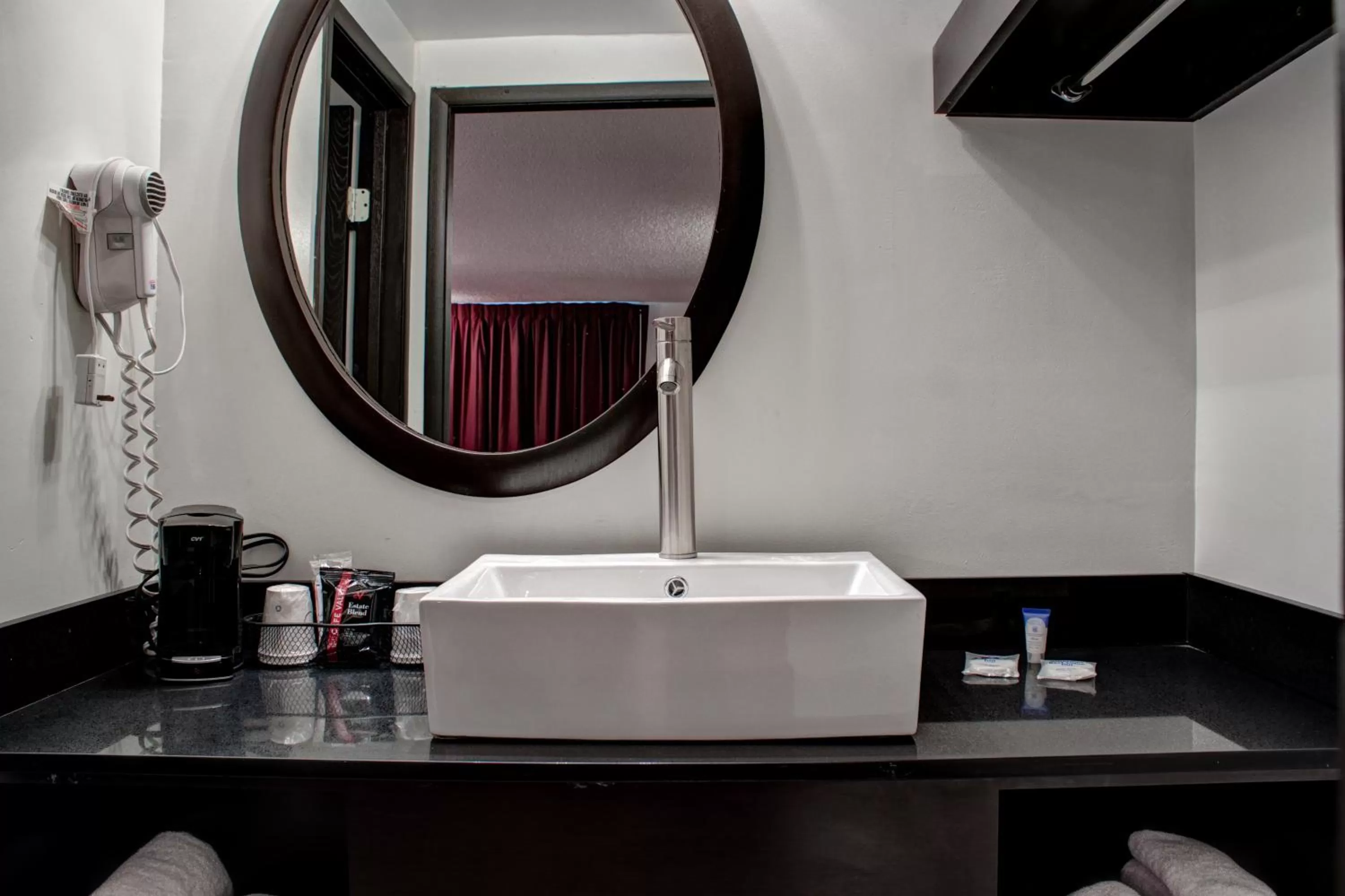 Bathroom in Americas Best Value Inn Heath-Newark