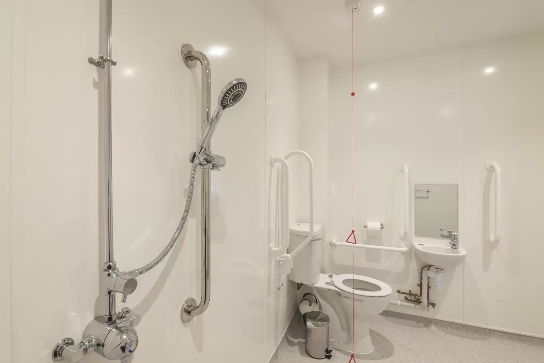Floor plan, Bathroom in No 3 Ocean Cabins Disabled Room - Saundersfoot Harbour - Saundersfoot