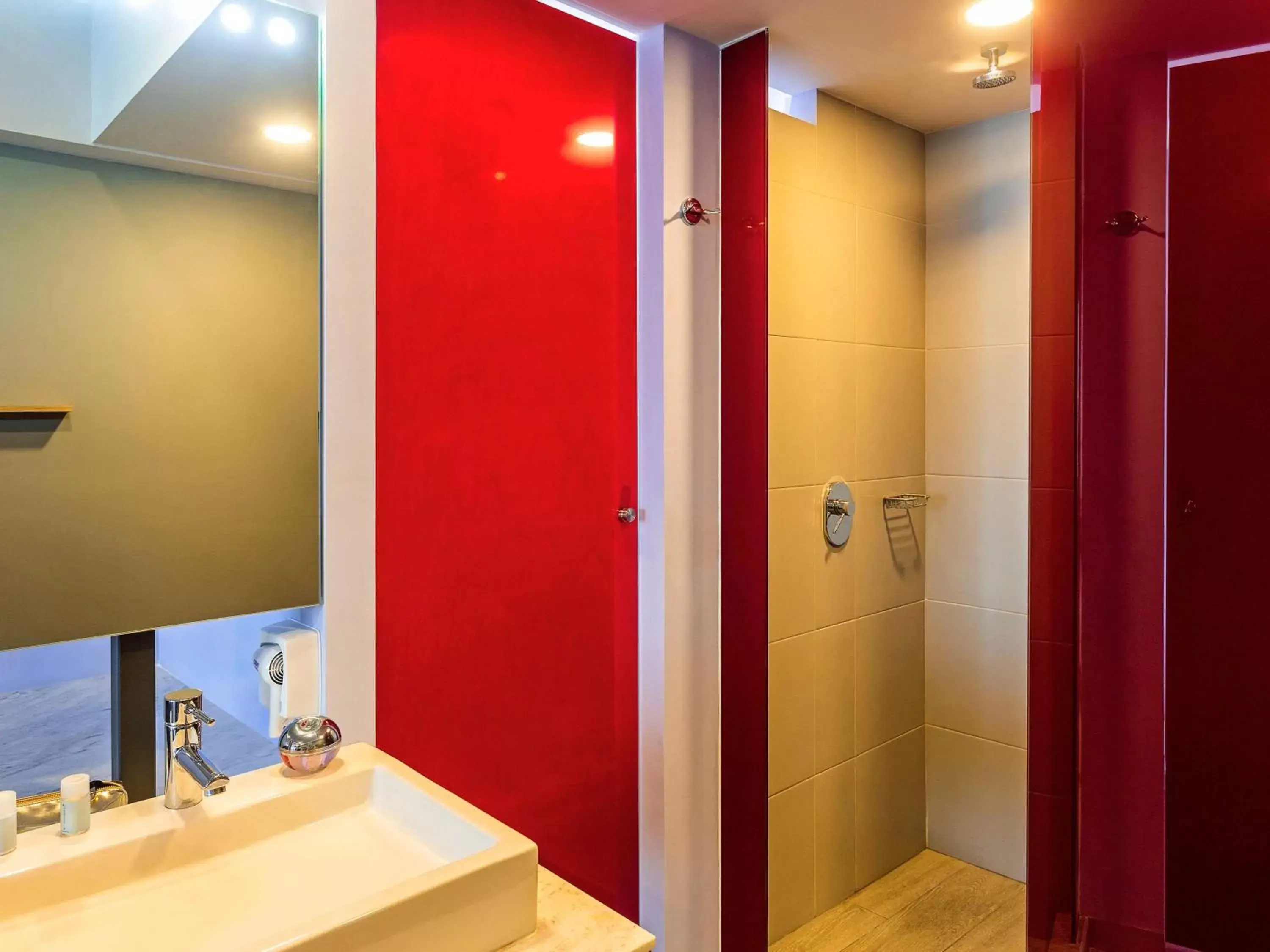 Bedroom, Bathroom in Ibis Styles Merida Galerias