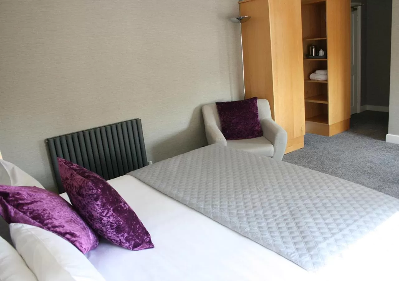 Executive Superior King Room in The Warwick Arms Hotel - The Coaching Inn Group