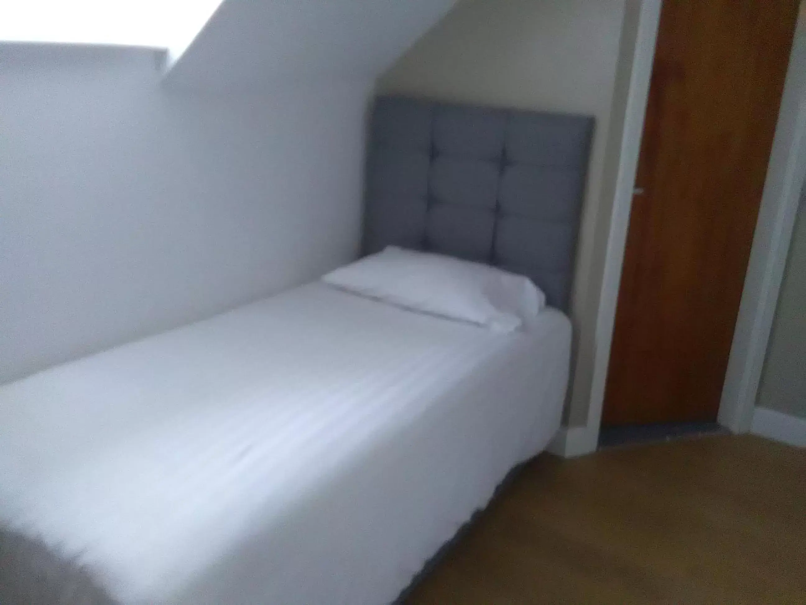 Single Room with Shared Bathroom in Newcastle West Hotel & Bar