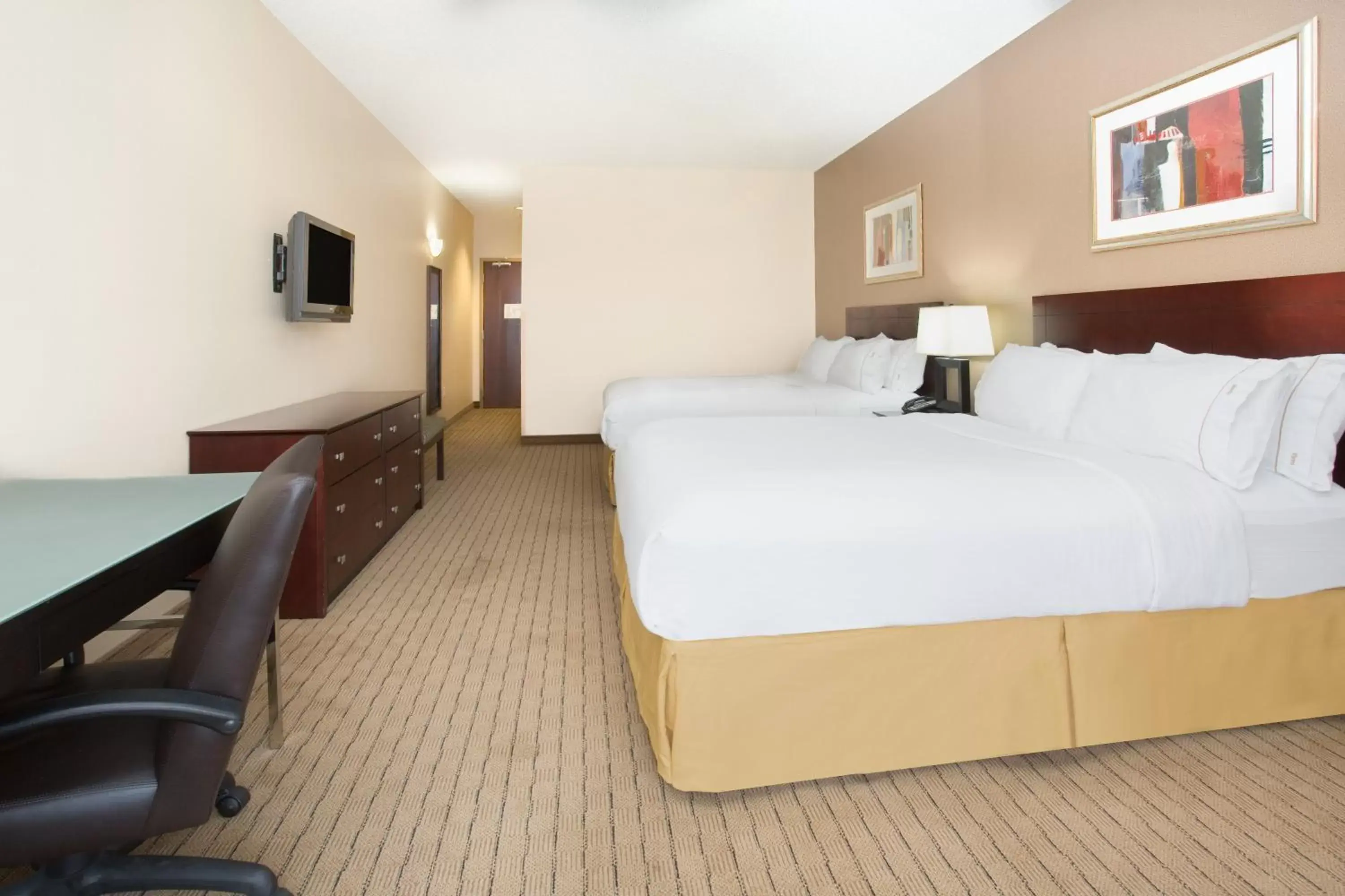 Photo of the whole room, Bed in Holiday Inn Express Hotel & Suites Minot South, an IHG Hotel