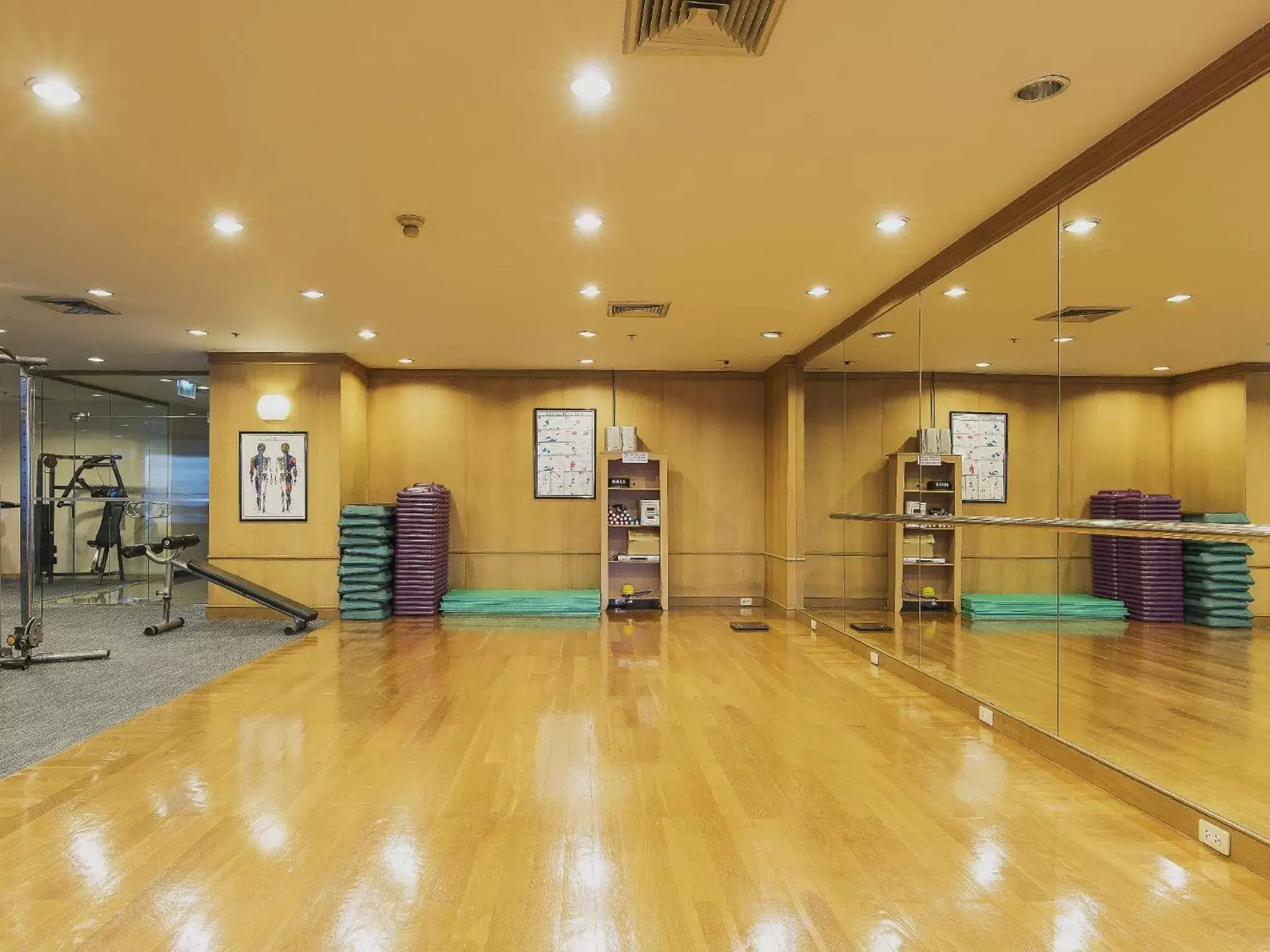 Fitness centre/facilities in Bliston Suwan Park View - SHA Plus