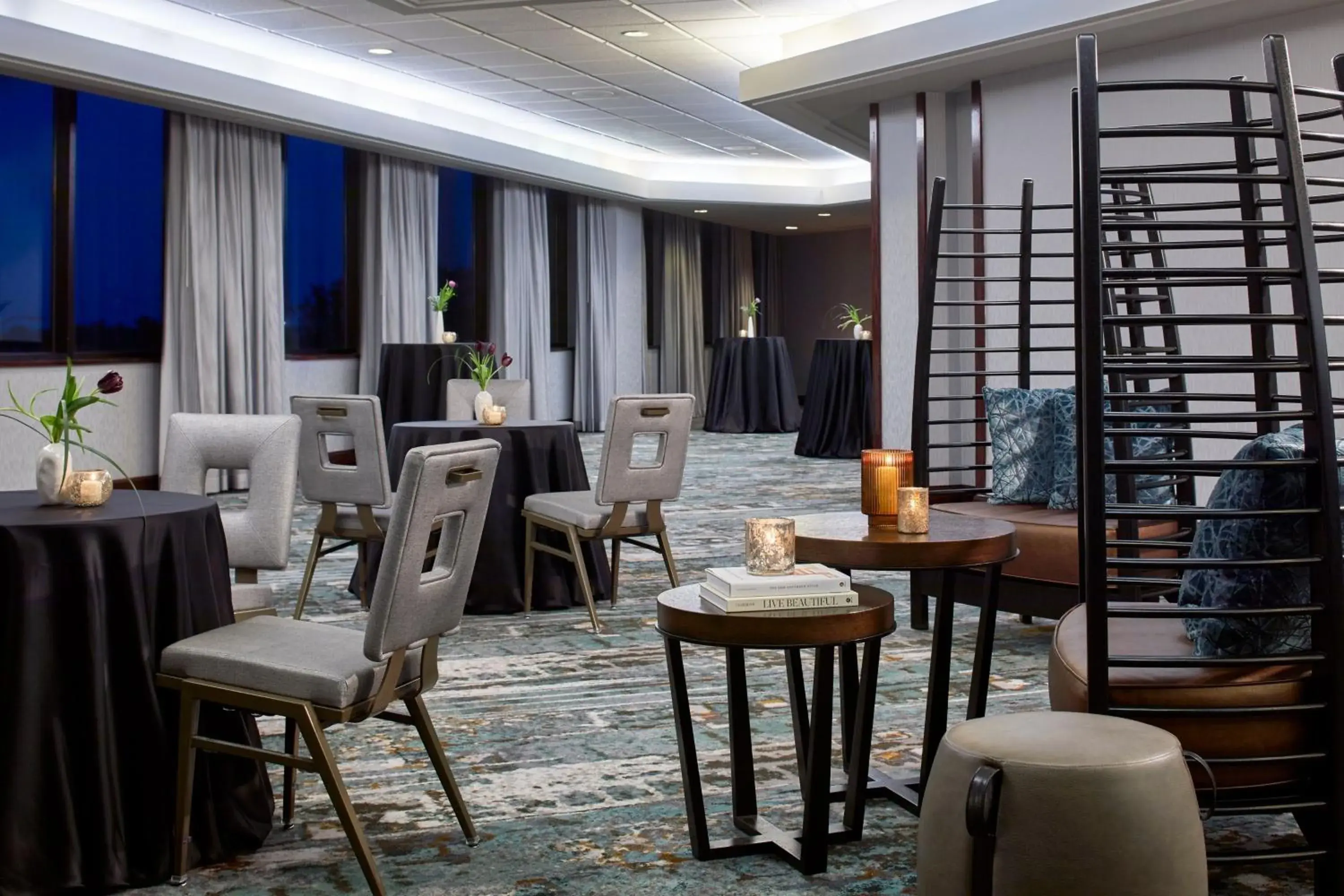 Meeting/conference room, Restaurant/Places to Eat in Renaissance by Marriott Mobile Riverview Plaza Hotel