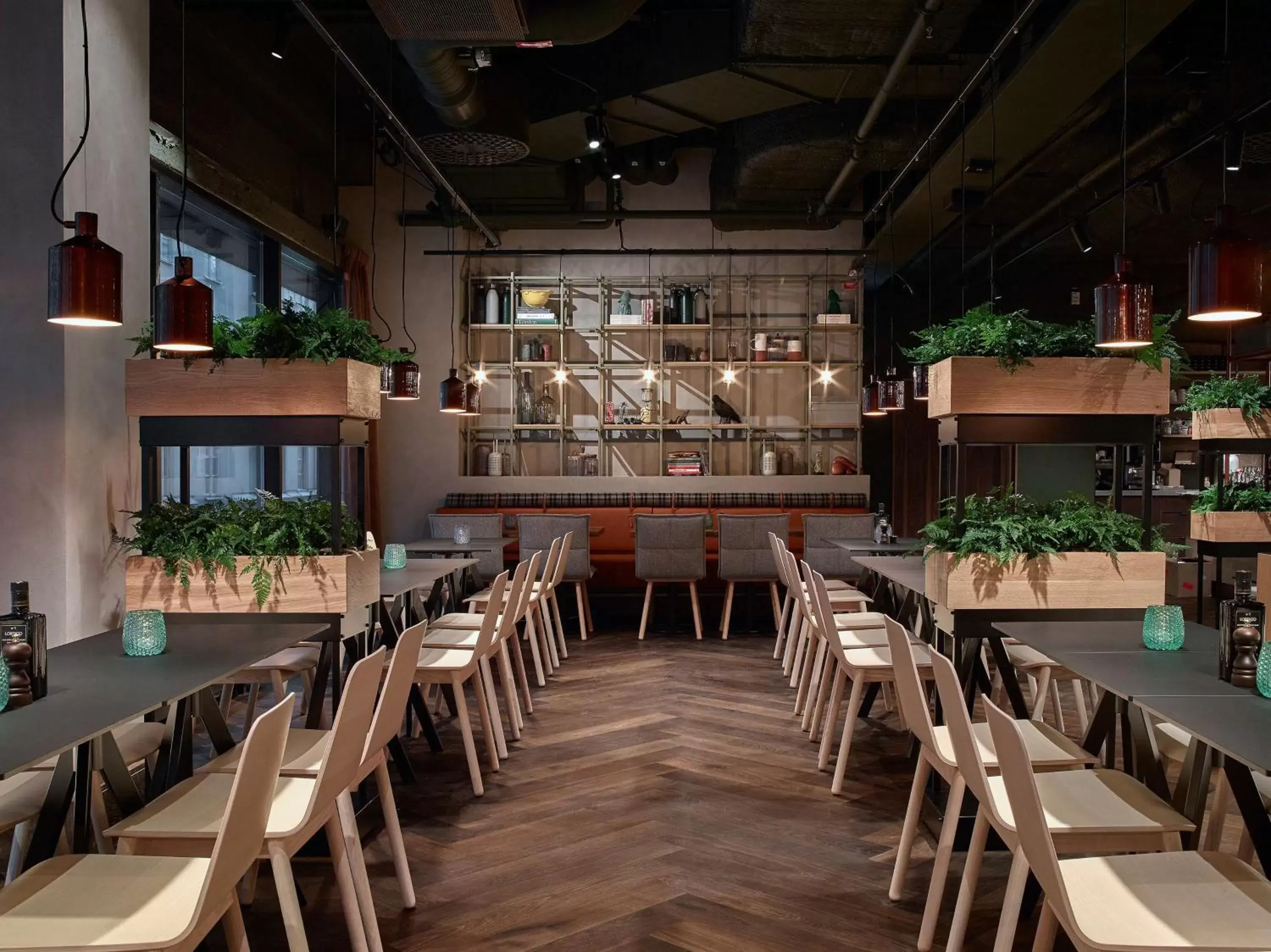 Restaurant/Places to Eat in Downtown Camper by Scandic