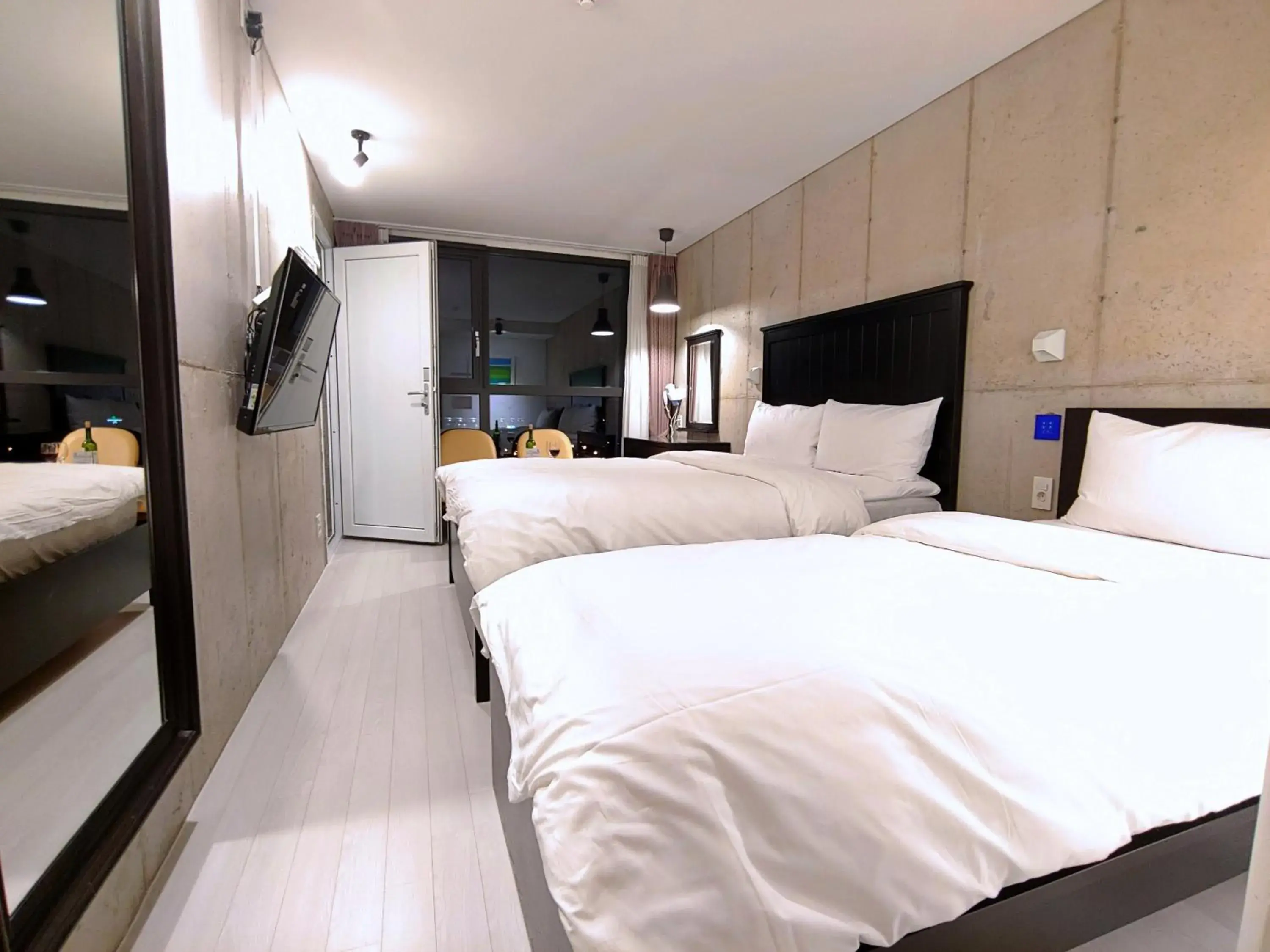 Photo of the whole room, Bed in Stay Interview Jeju