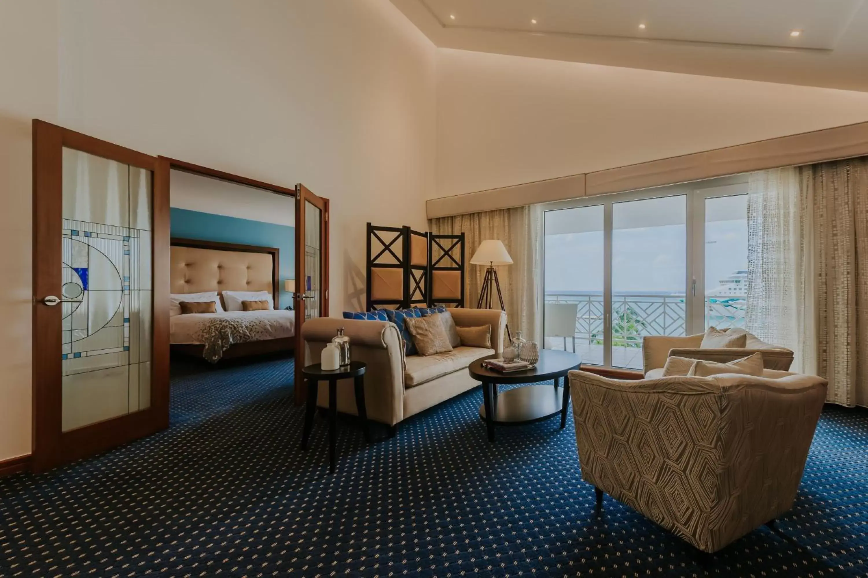 Living room, Seating Area in Renaissance Wind Creek Aruba Resort