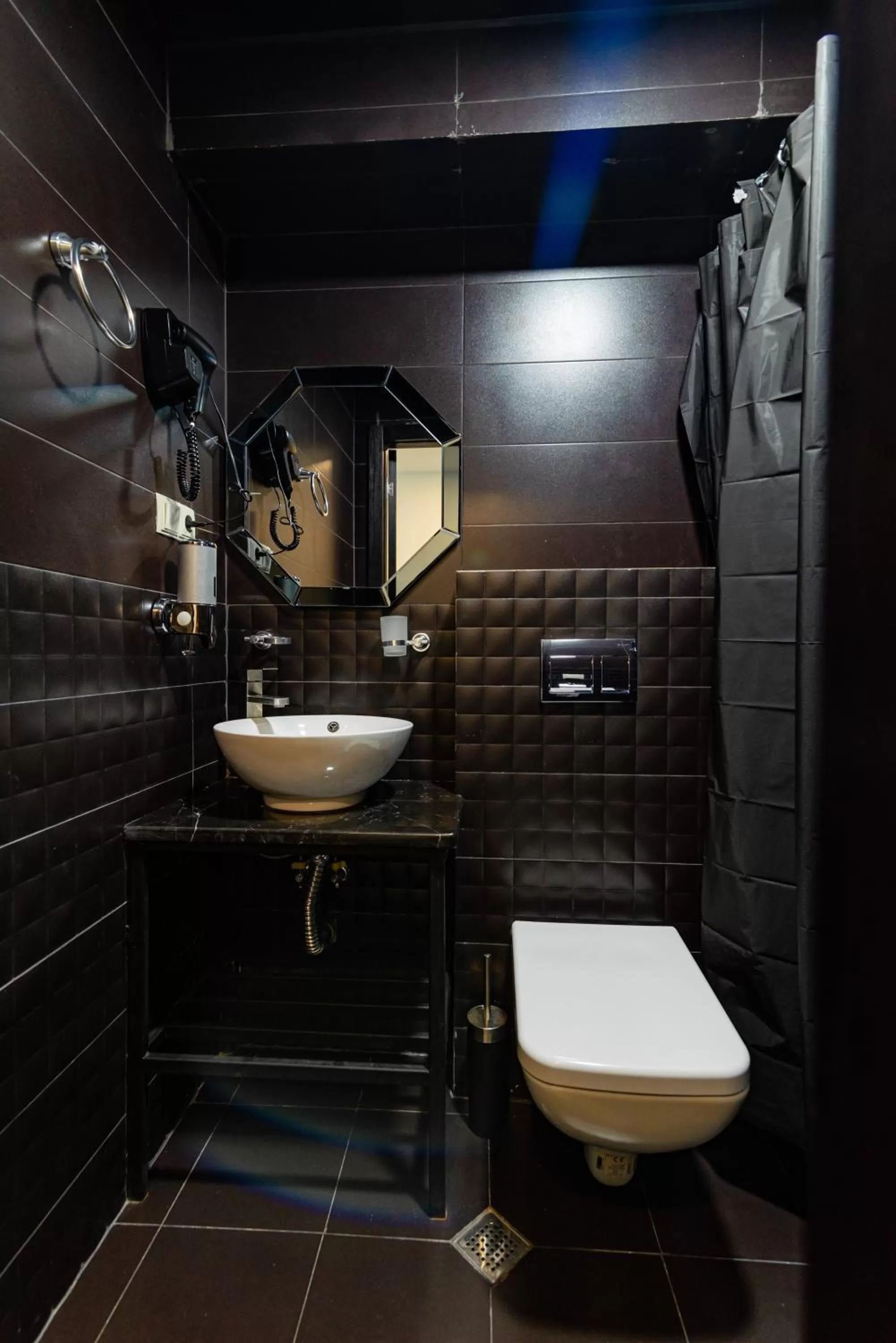 Toilet in Royal Plaza Hotel