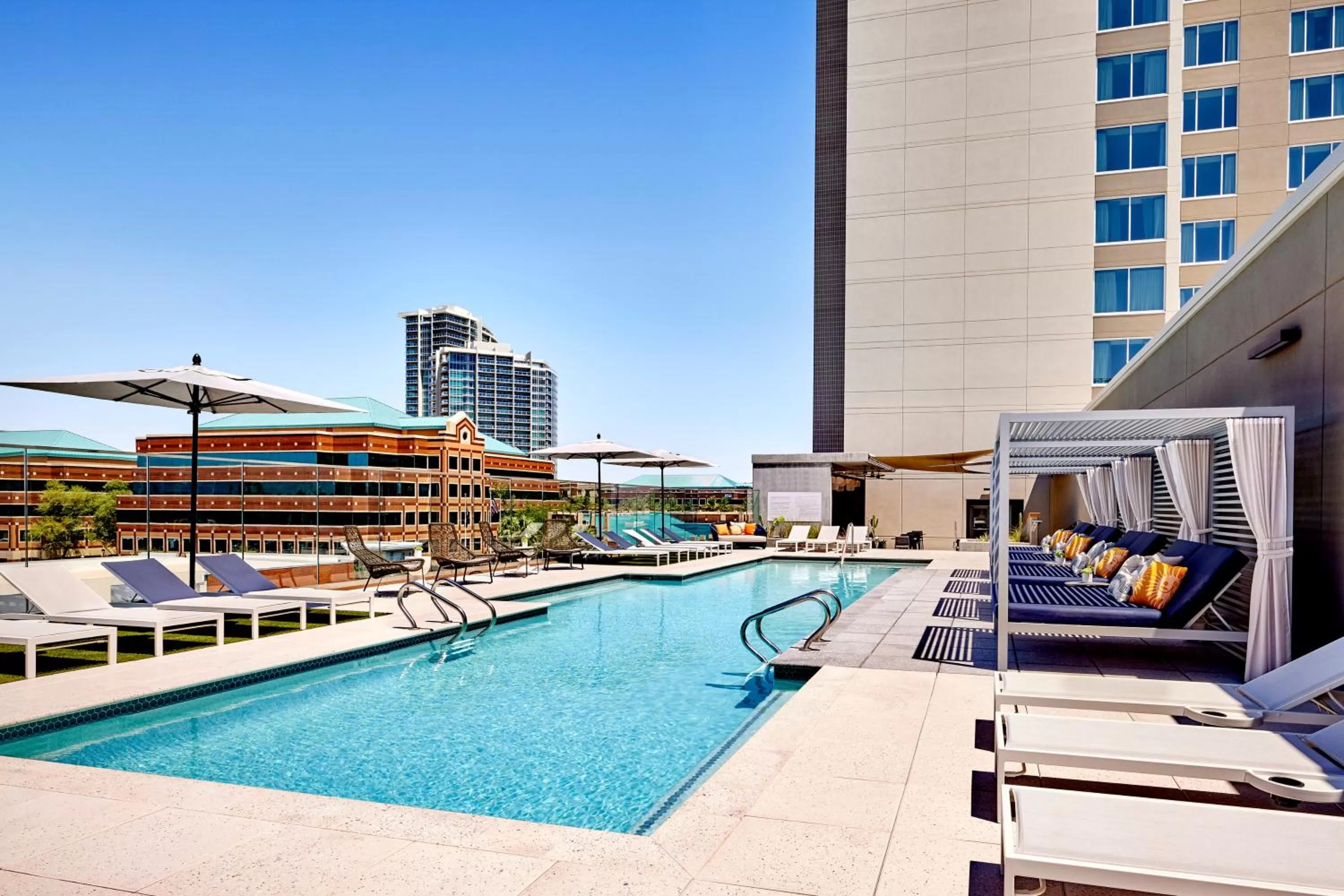 Swimming pool in Omni Tempe Hotel at ASU