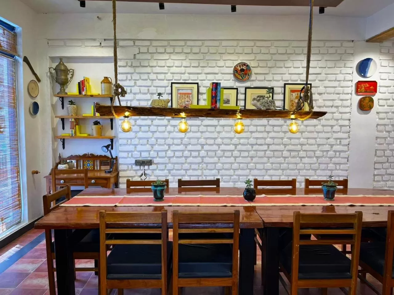 Restaurant/places to eat in The Lanswood Estate