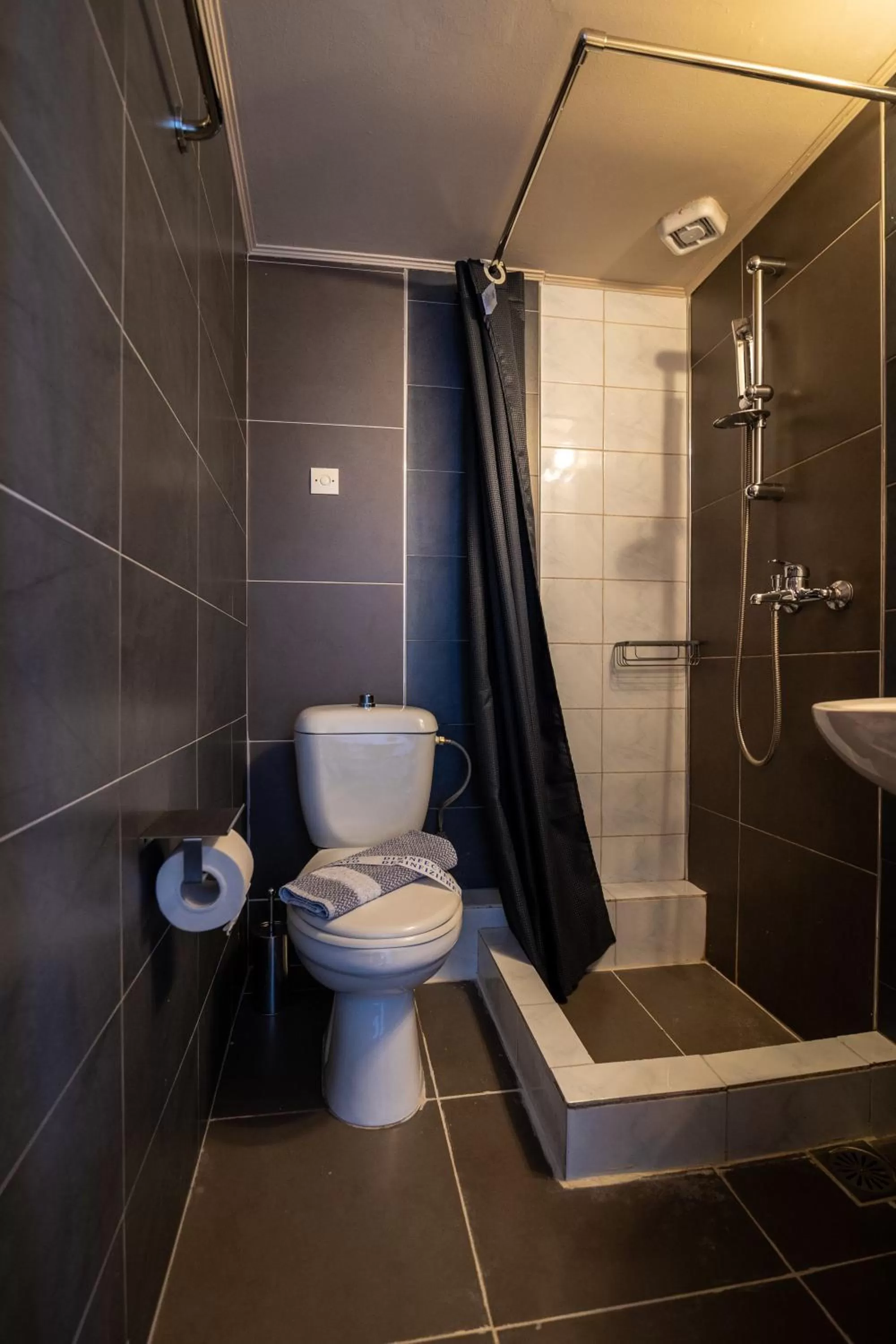 Shower in Votsalakia Hotel & Luxury Apartments