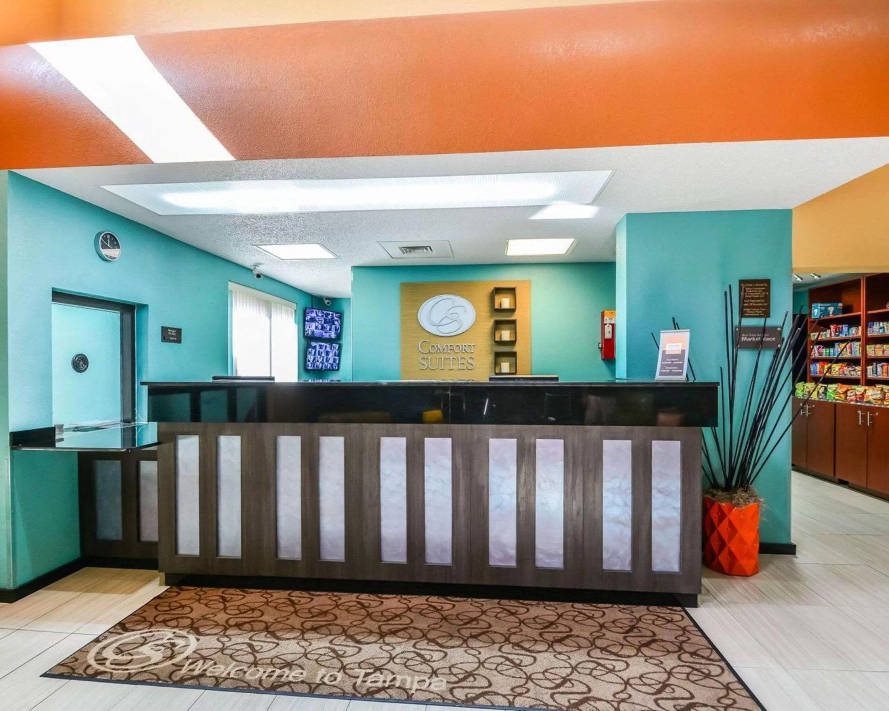 Lobby or reception in Comfort Suites Tampa - Brandon