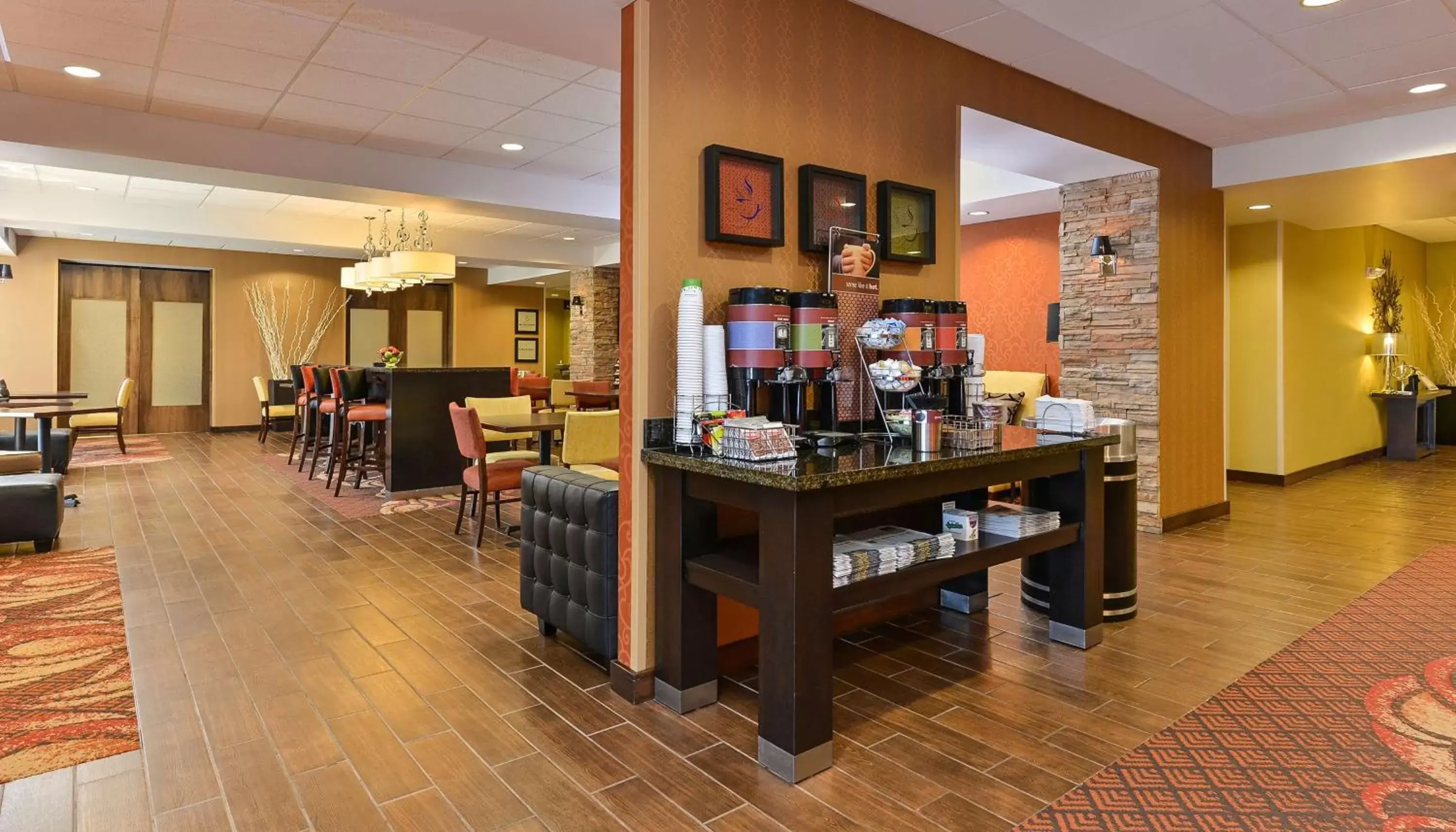 Lobby or reception, Restaurant/Places to Eat in Hampton Inn Clinton