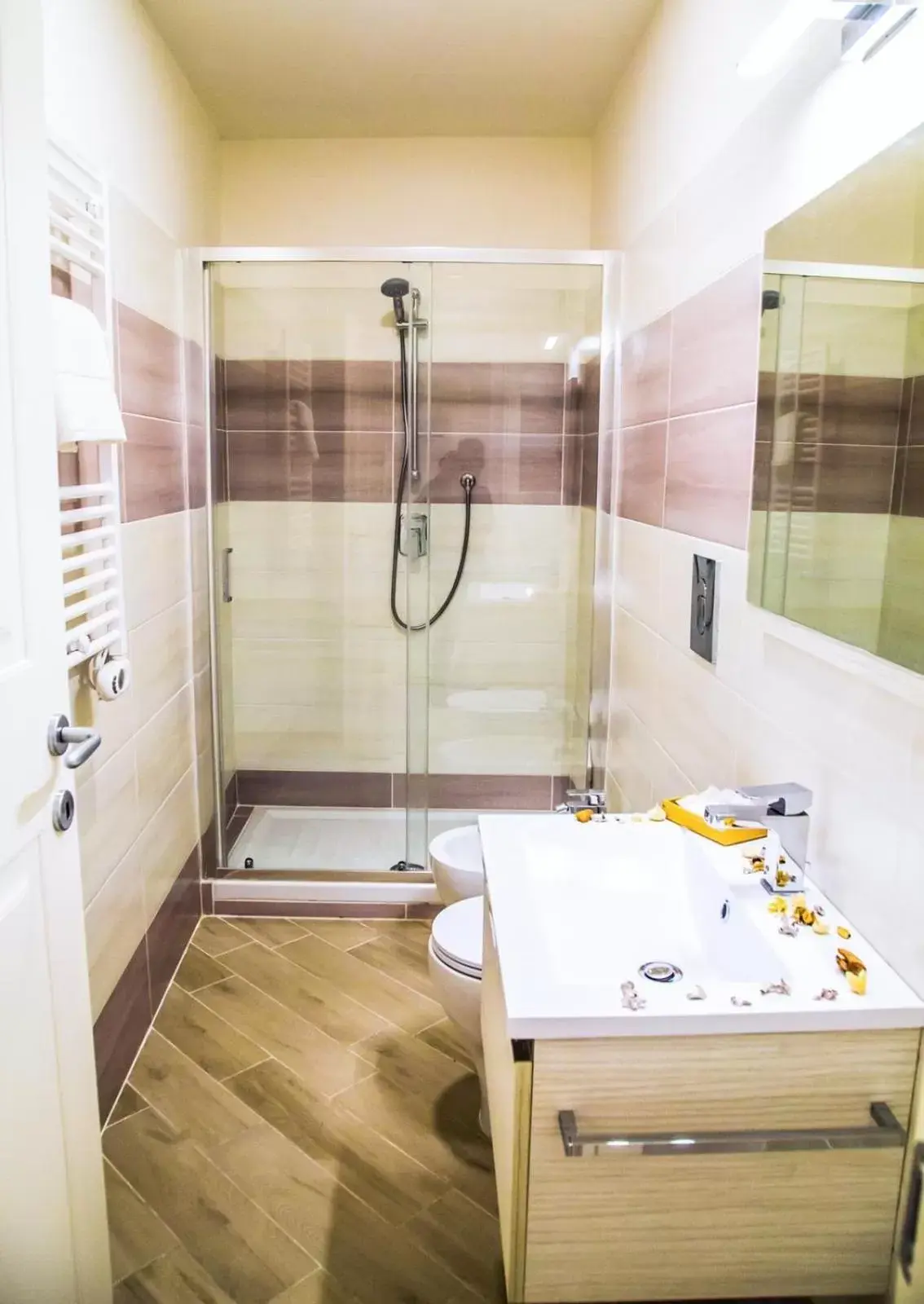 Shower, Bathroom in Borgo Angioino
