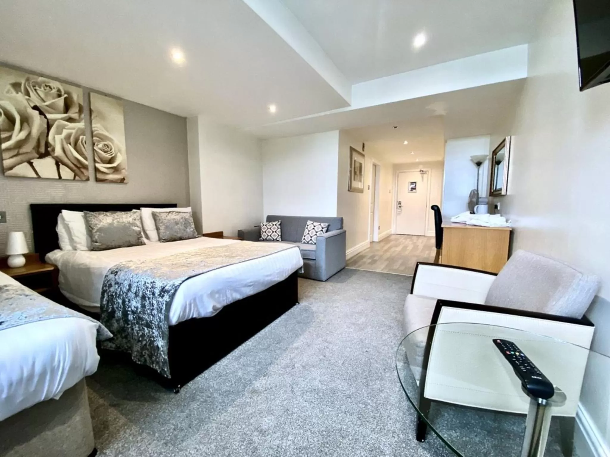 Photo of the whole room, Bed in Royal Seabank Hotel