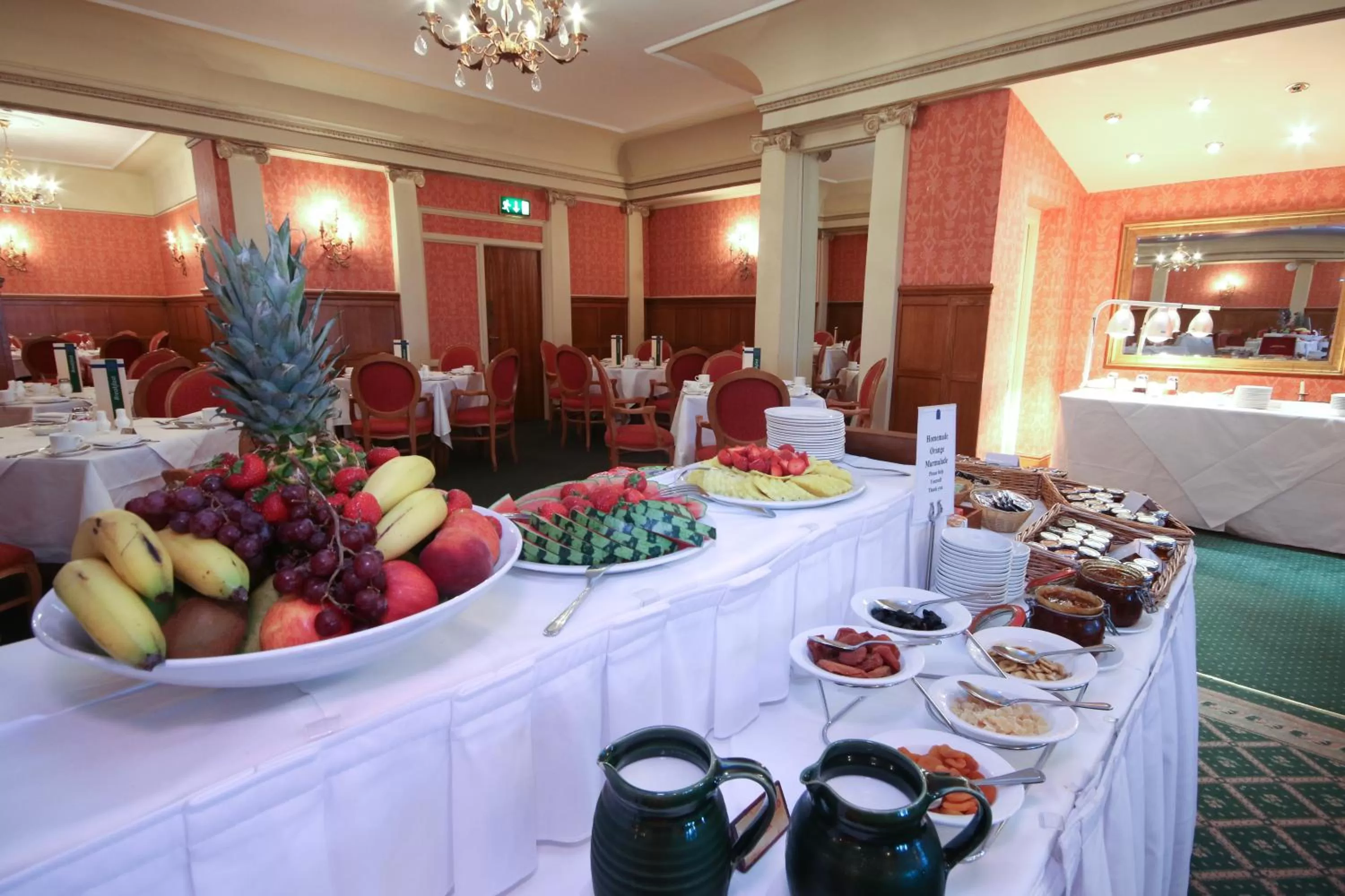 Food and drinks in Imperial Hotel