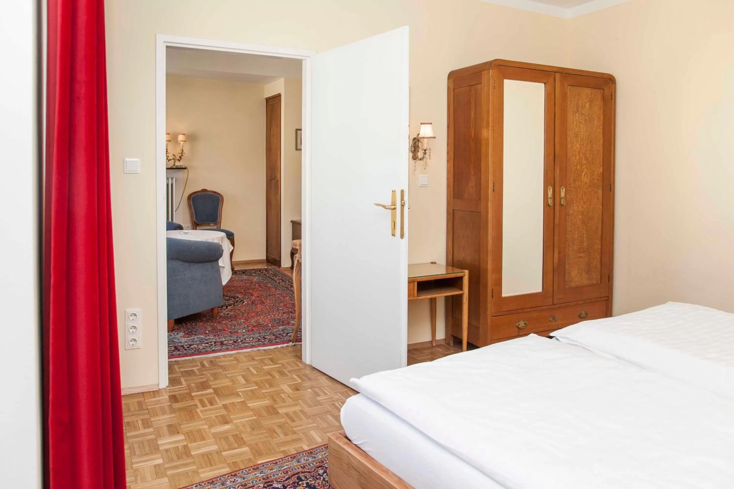 Bed in Pension Sacher - Apartments am Stephansplatz