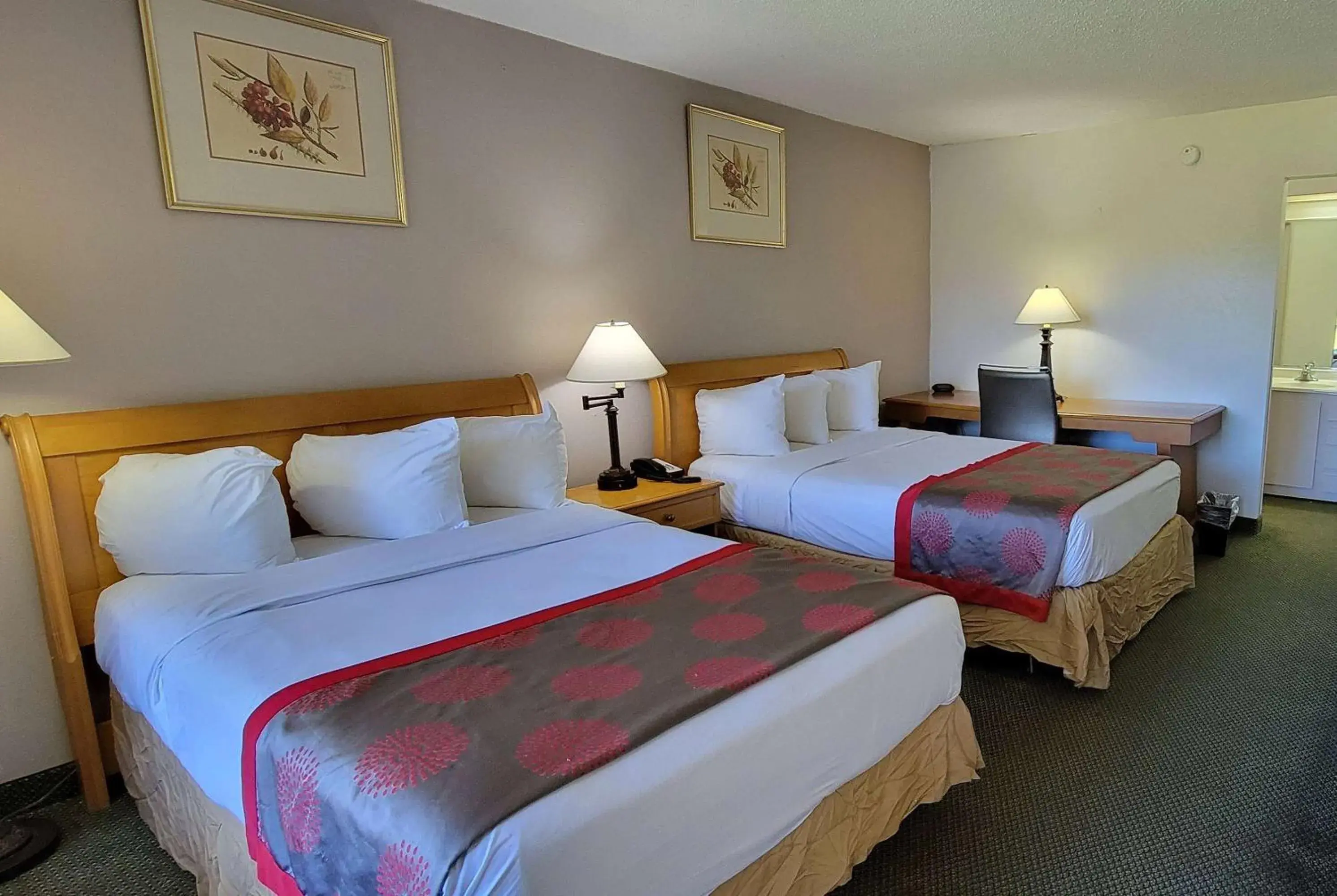 Photo of the whole room, Bed in Ramada by Wyndham & Suites Warner Robins