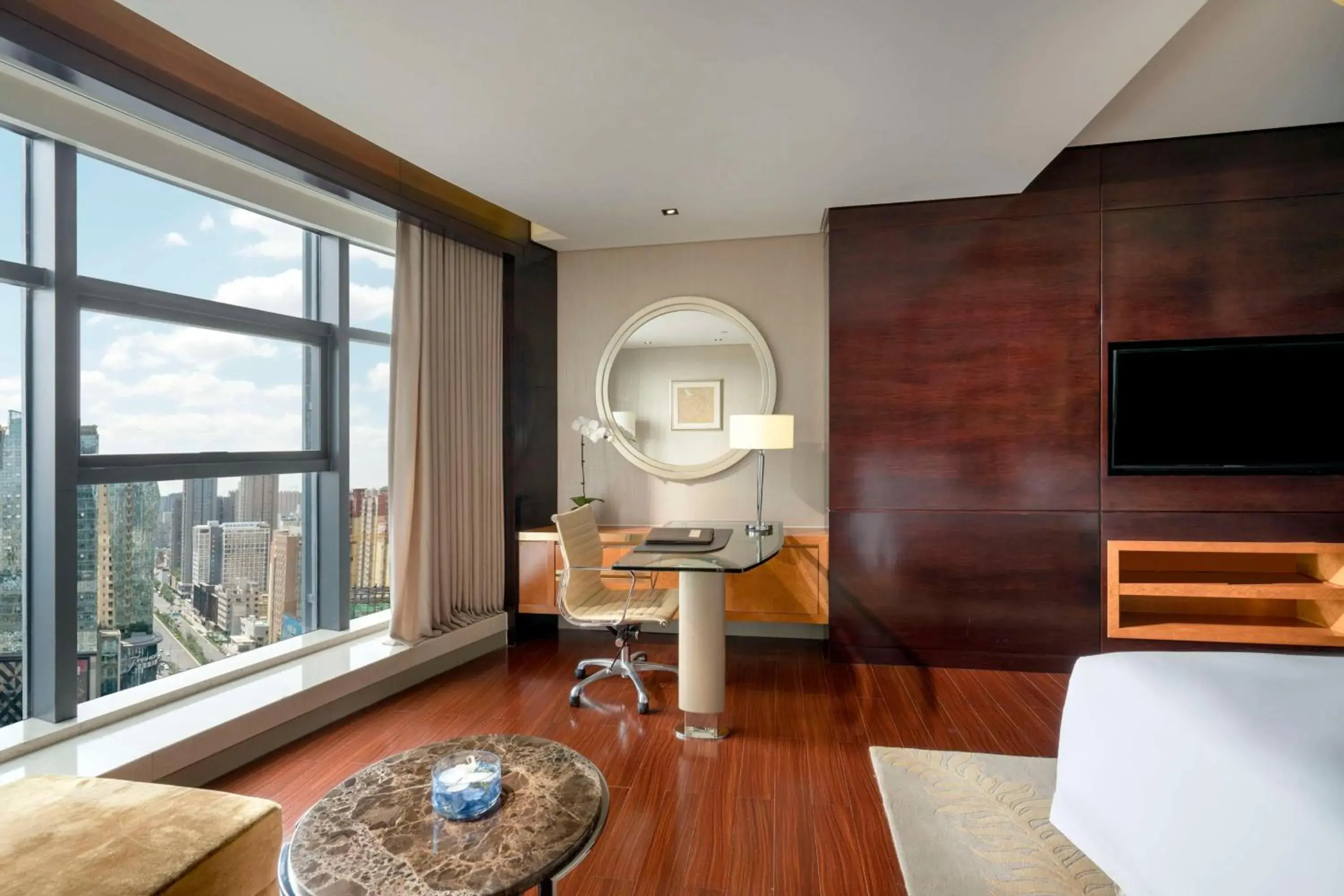 Bedroom, TV/Entertainment Center in Kempinski Hotel Taiyuan