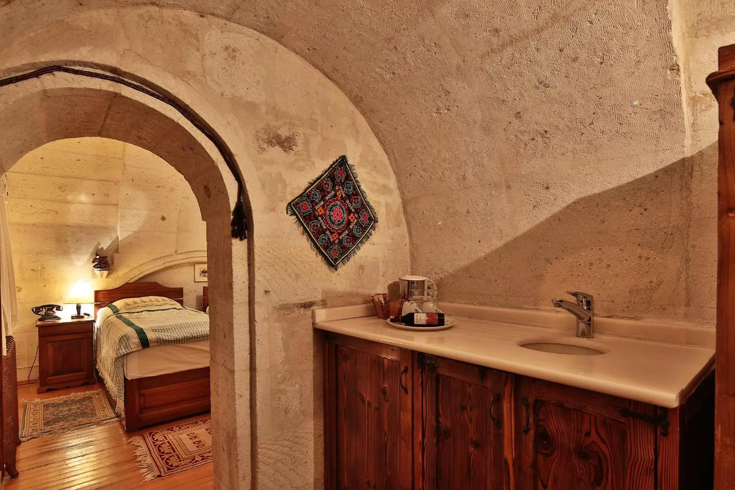 Coffee/tea facilities, Bathroom in Cappadocia Cave Suites