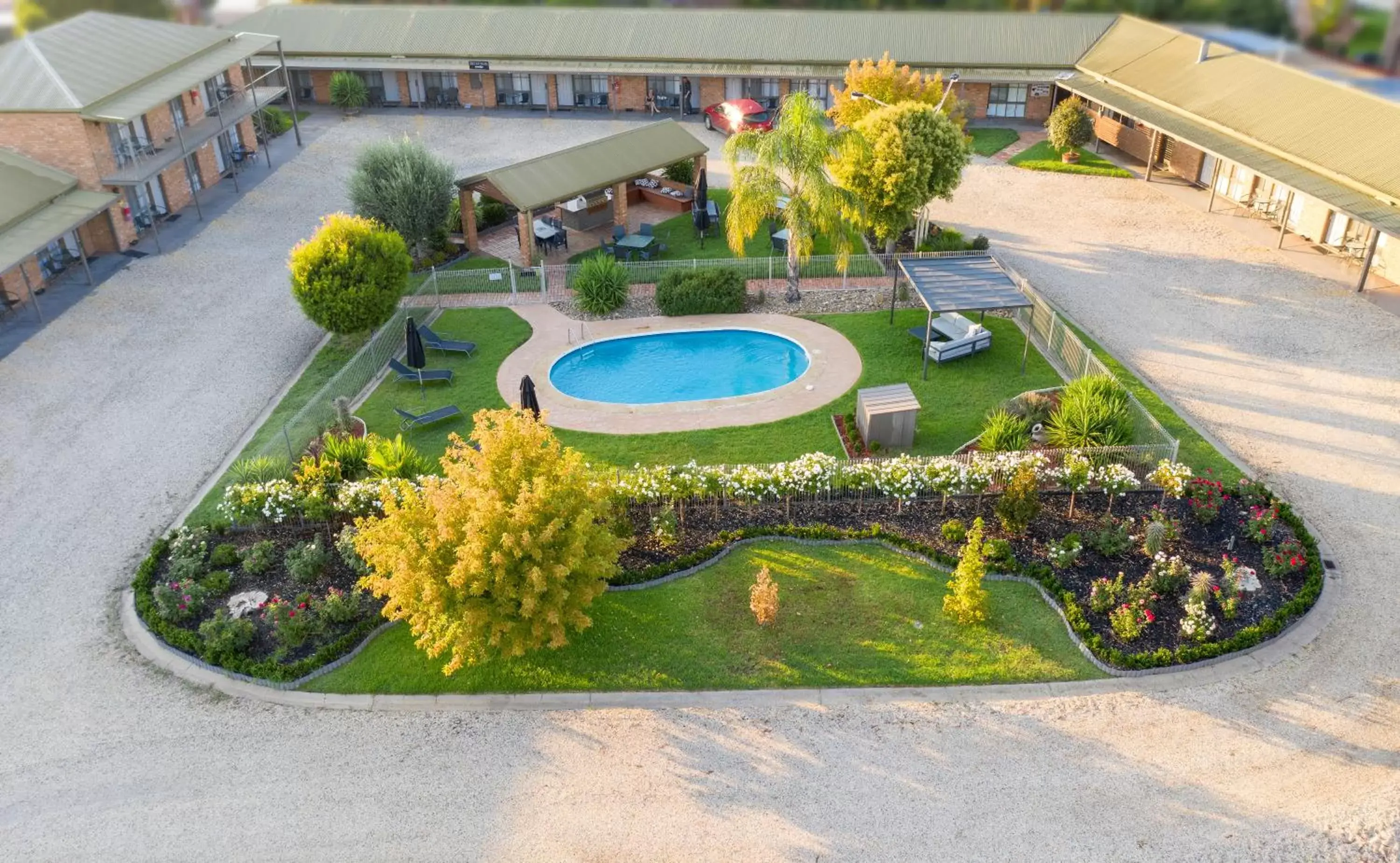 Pool View in Statesman Motor Inn