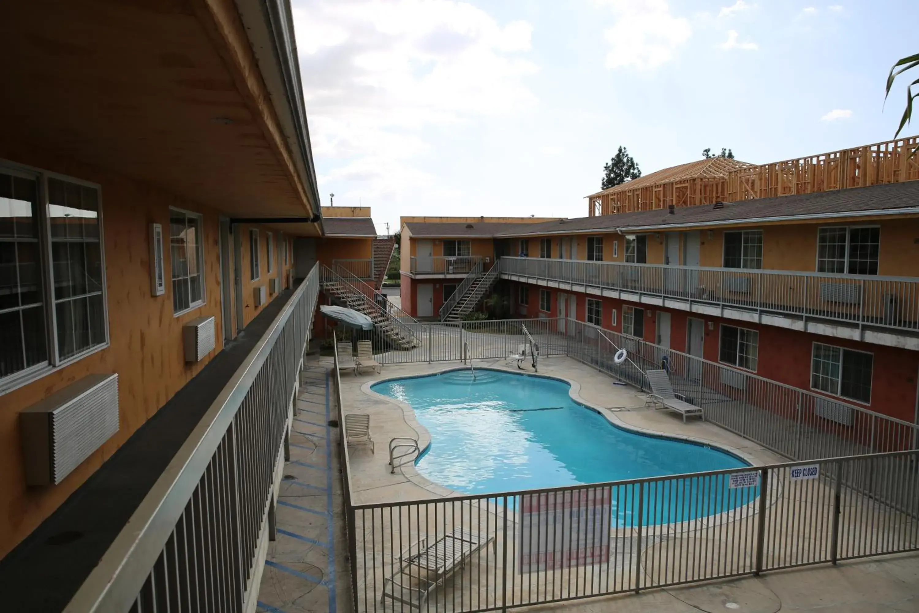 Chateau Inn & Suites Chateau Inn & Suites