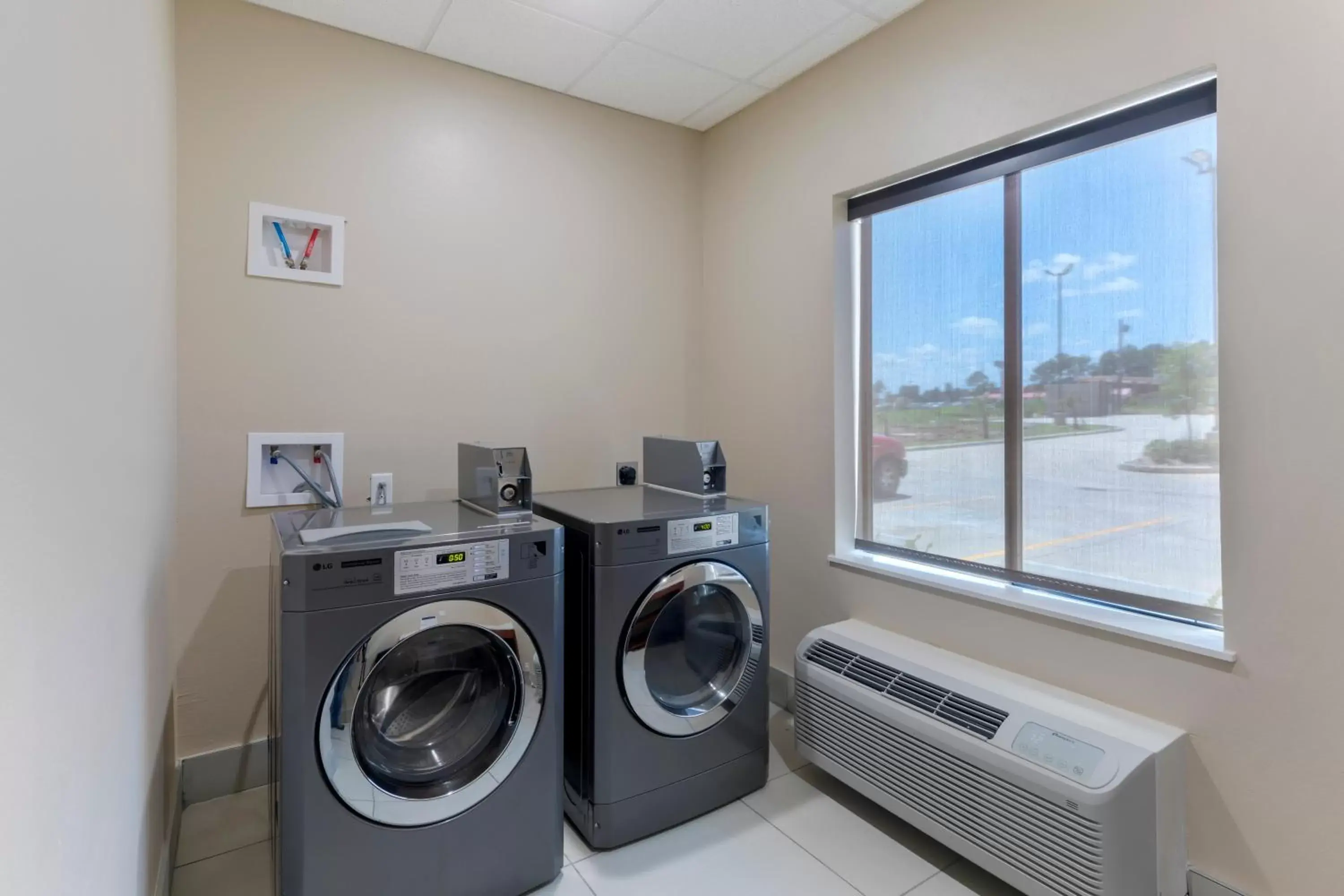 washing machine in Comfort Suites West Monroe near Ike Hamilton Expo Center