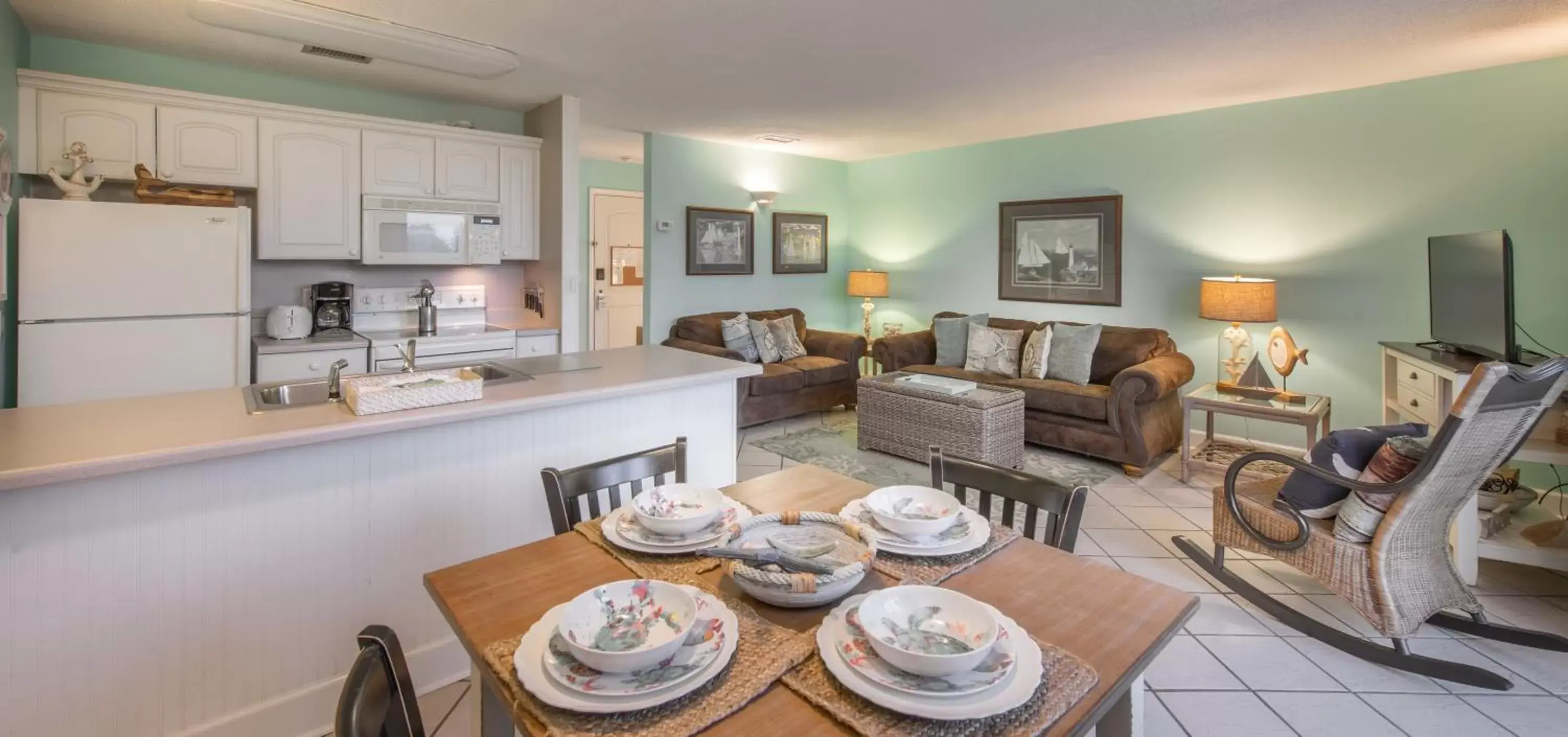 Dining Area in Villas by the Sea Resort & Conference Center