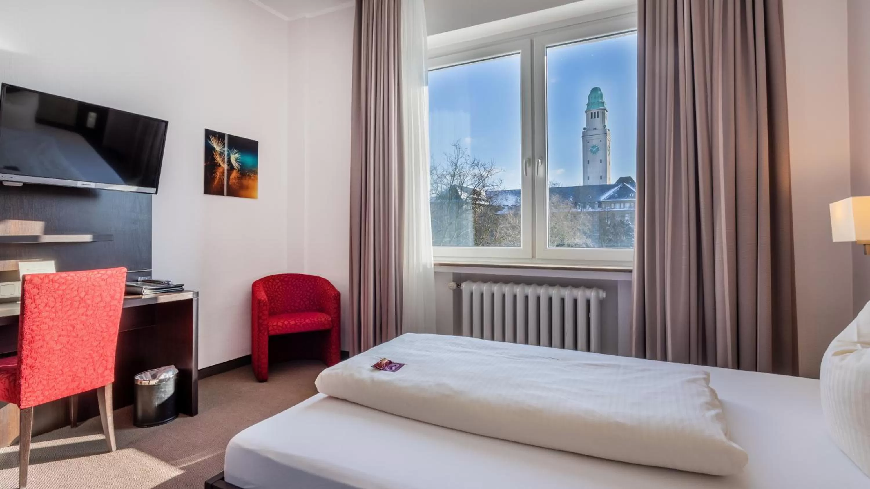 Photo of the whole room, Bed in Hotel Monopol