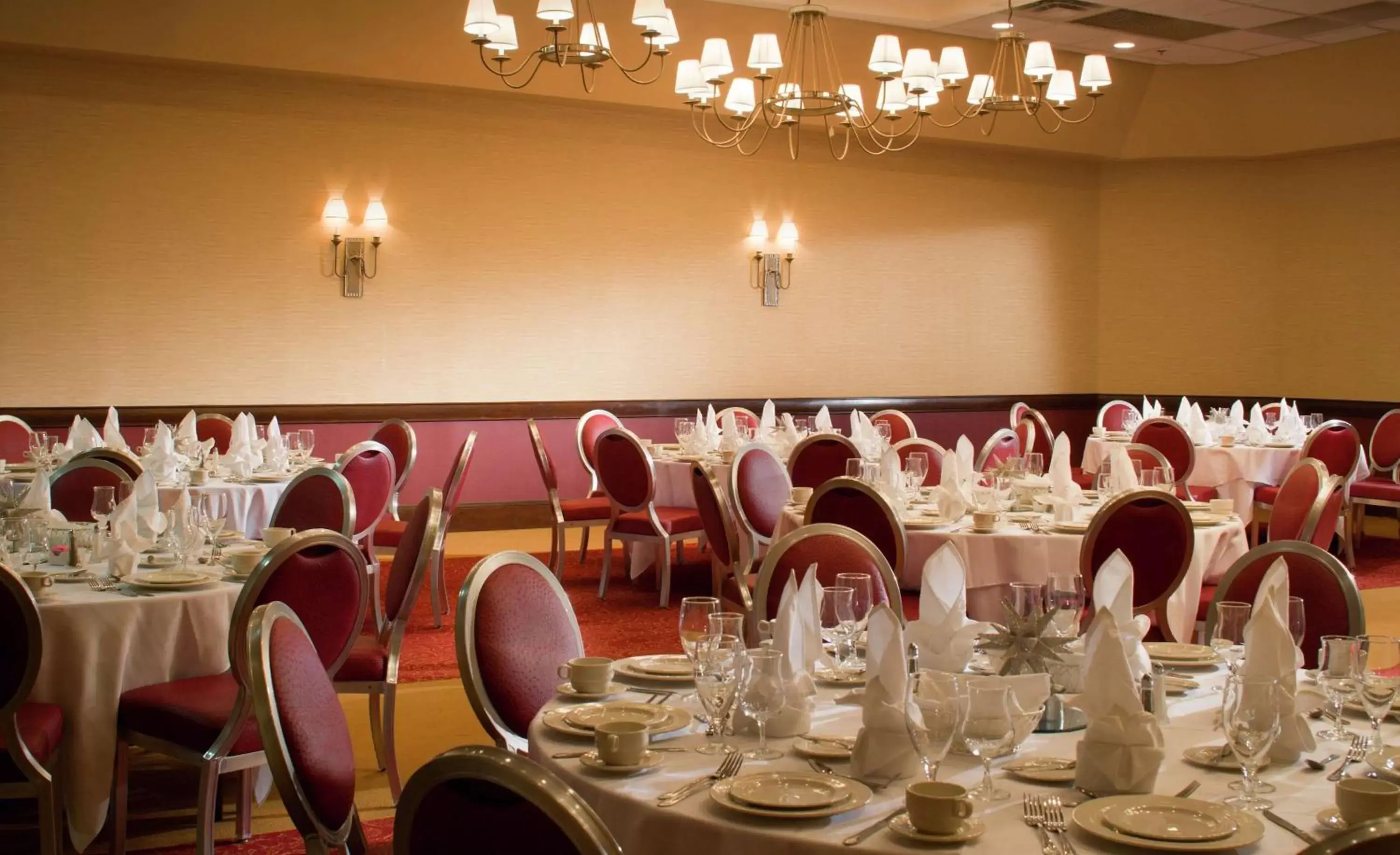 Meeting/conference room, Restaurant/Places to Eat in DoubleTree by Hilton Cincinnati Airport