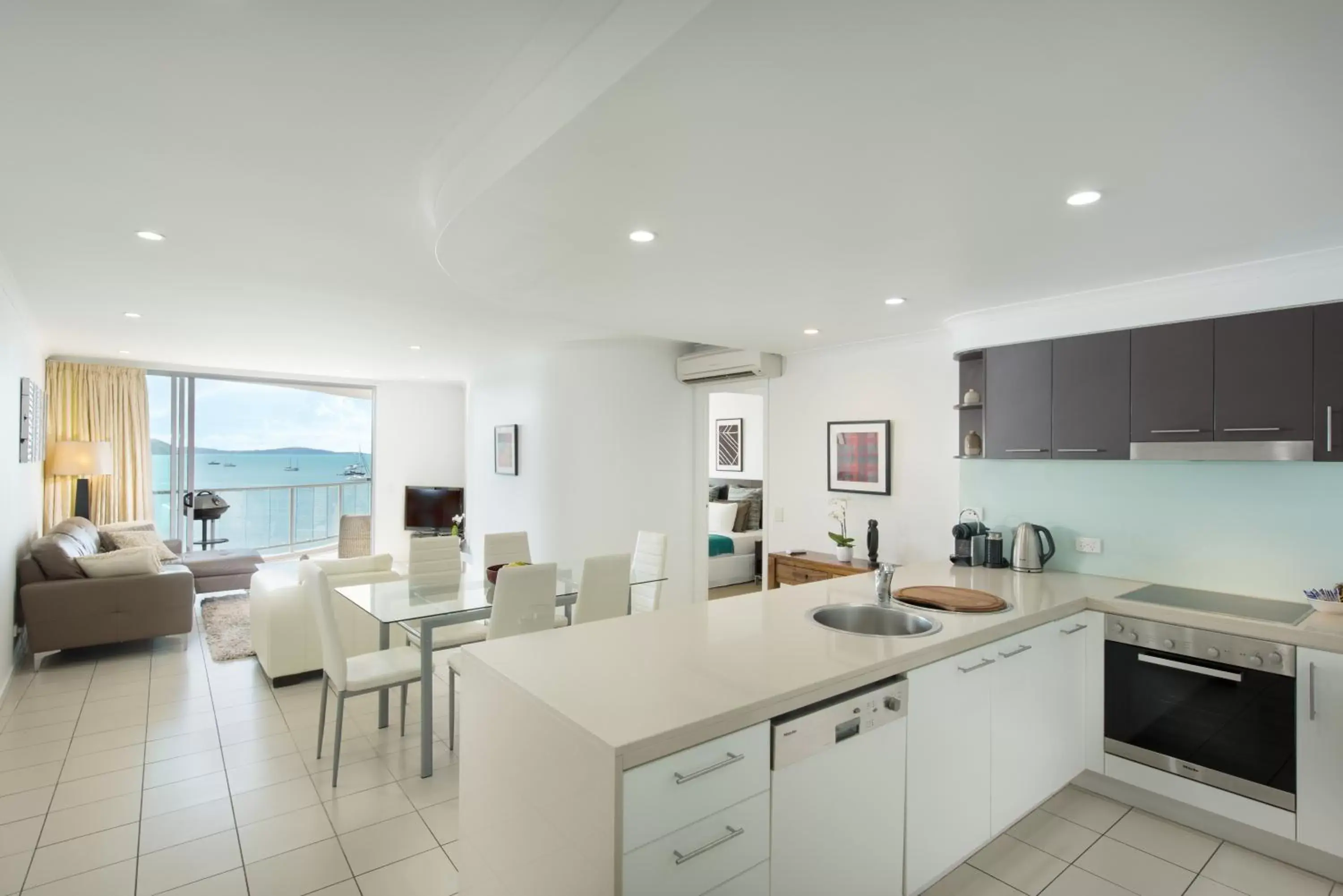 Living room, Kitchen/Kitchenette in at Marina Shores