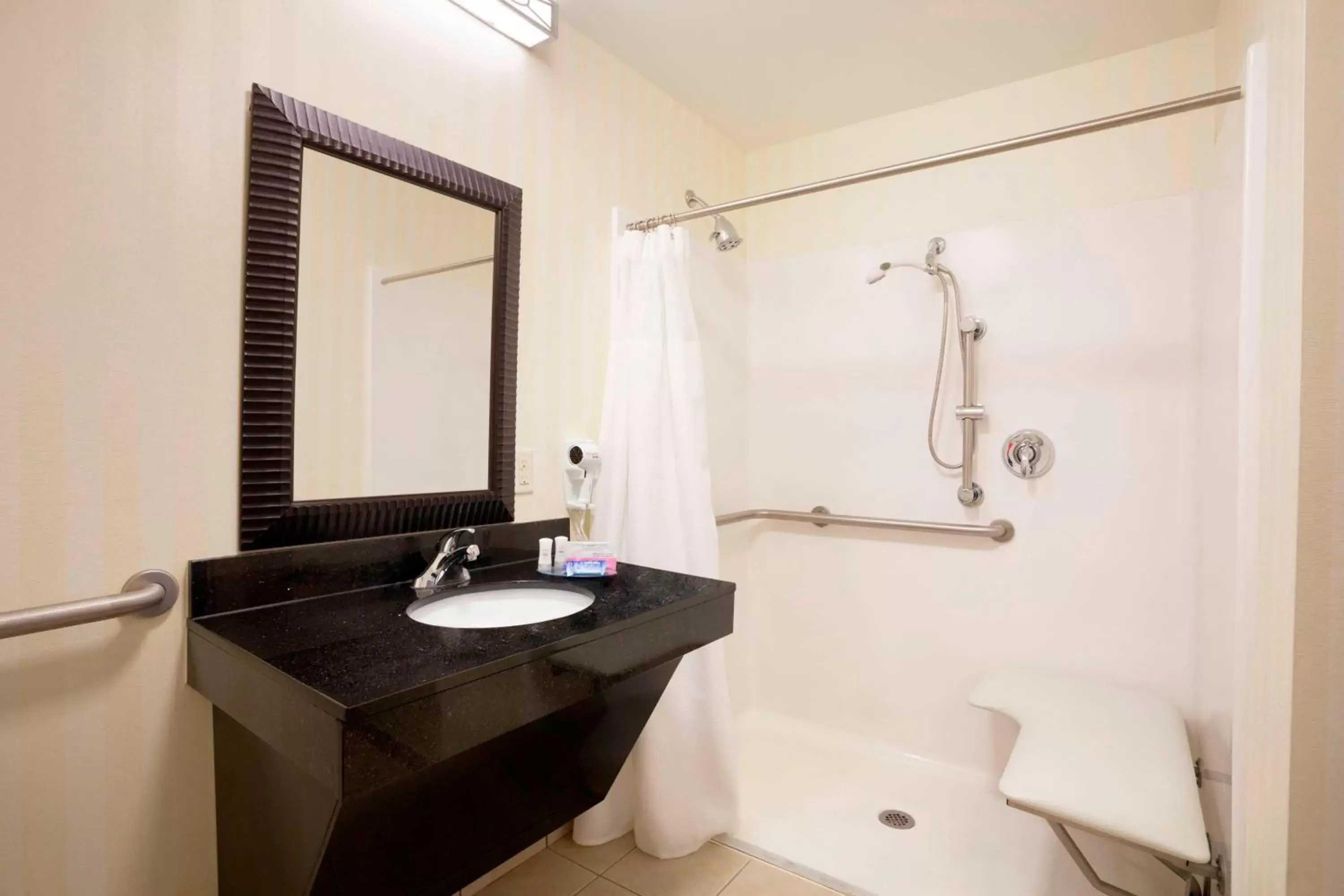 Bathroom in Fairfield Inn & Suites Columbia Northeast