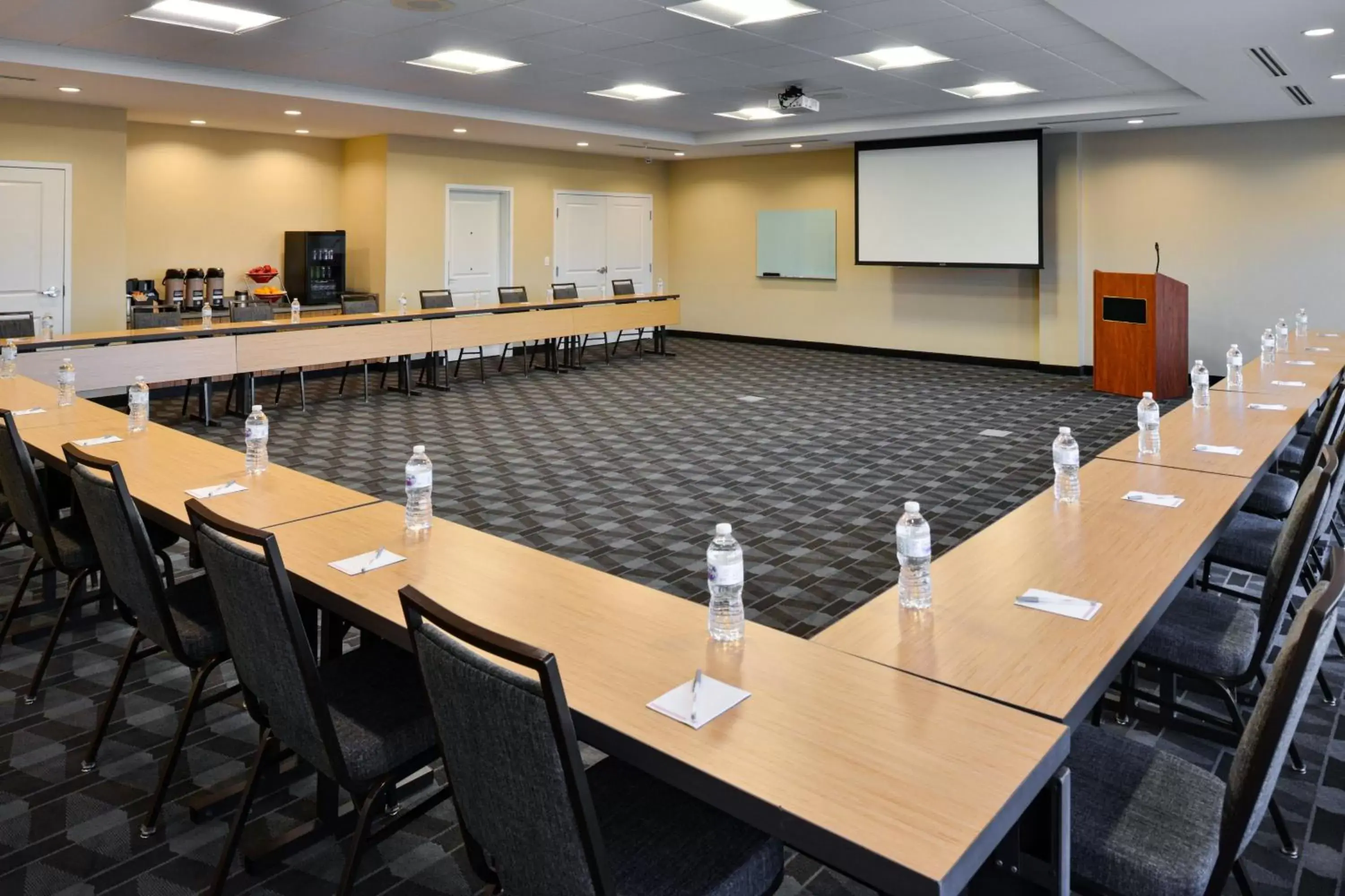 Meeting/conference room in TownePlace Suites by Marriott Detroit Belleville