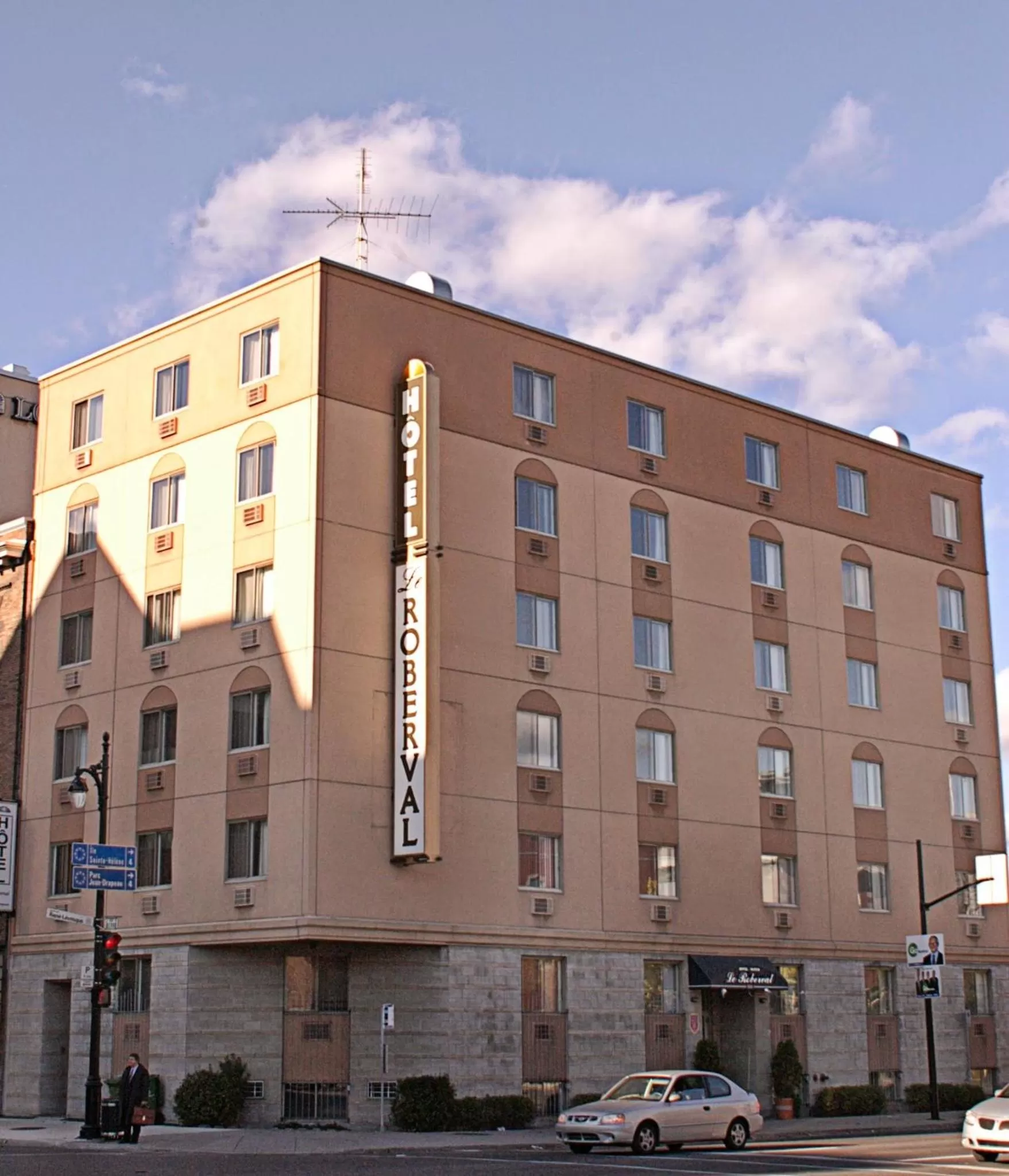 Property building in Hotel le Roberval