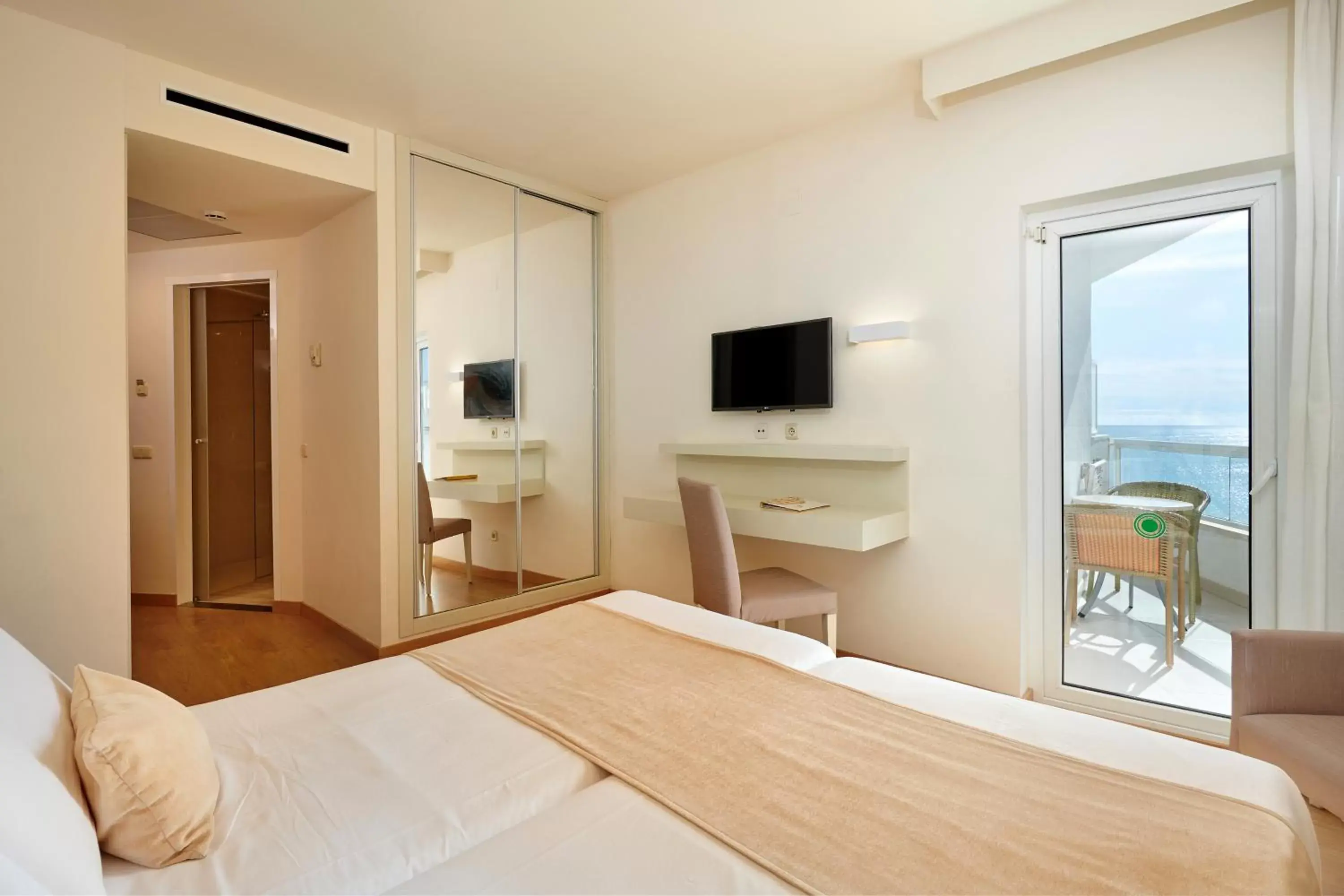 Triple Room with Balcony in Hotel Sabina Triple Room with Balcony in Hotel Sabina