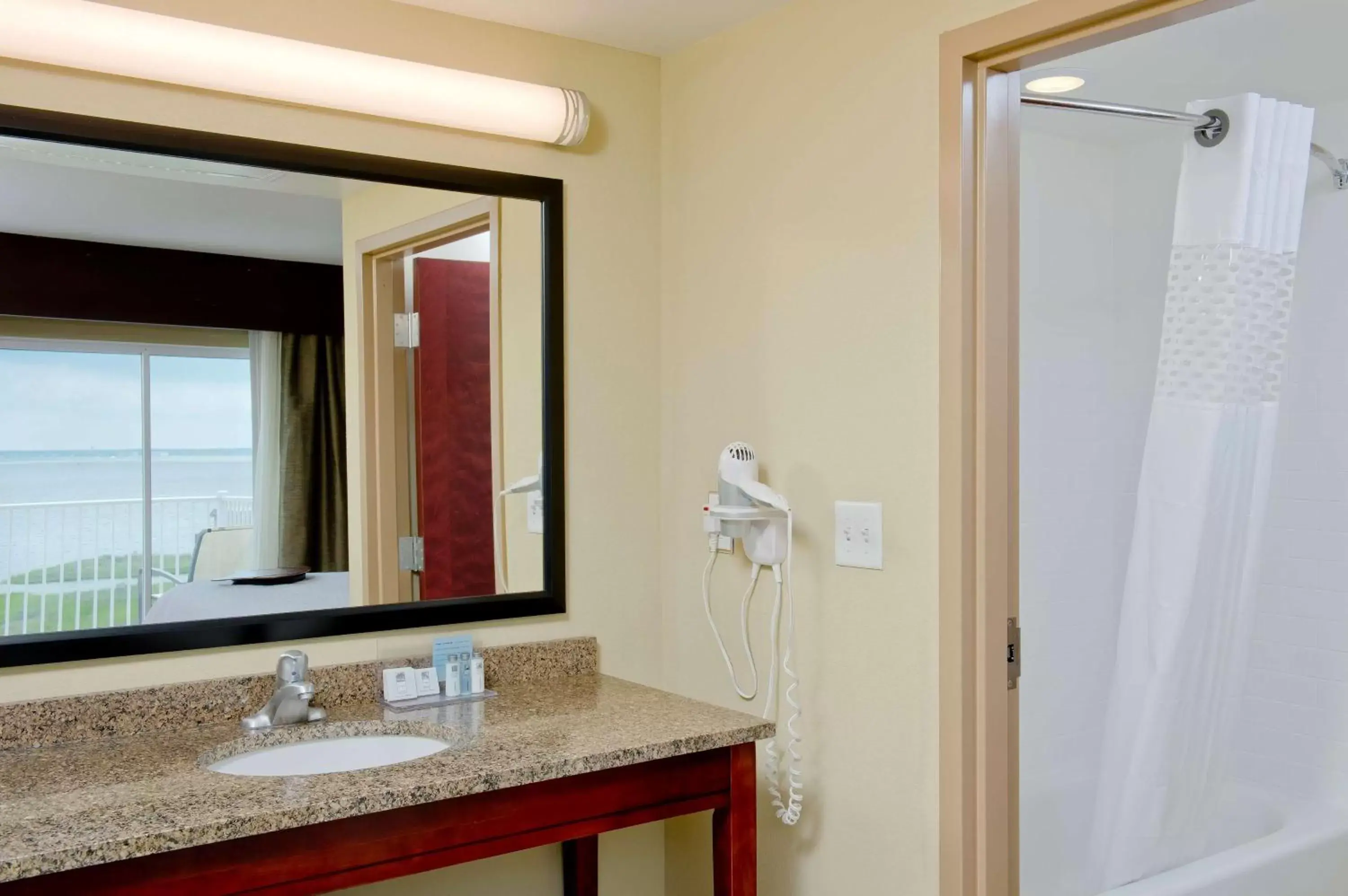 Bathroom in Hampton Inn & Suites Ocean City